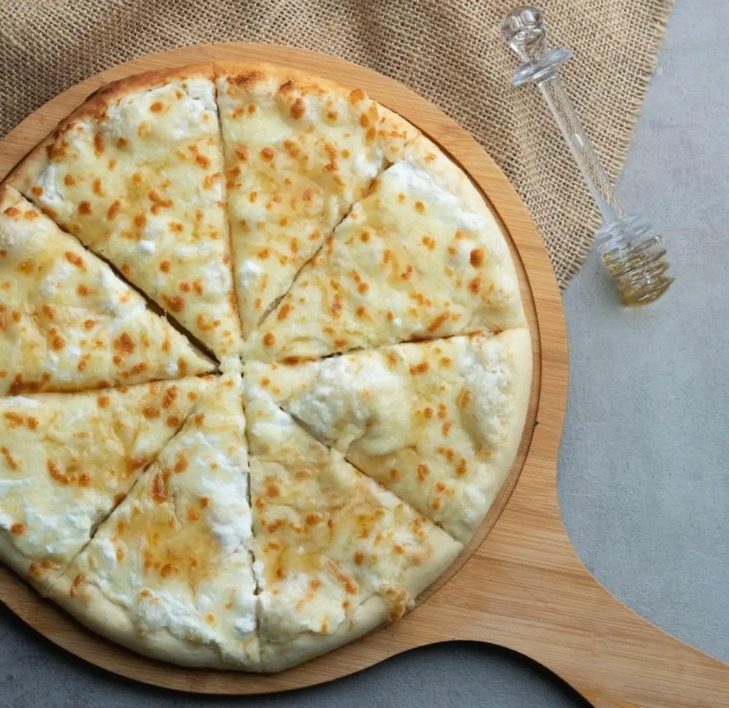 Aish Al Bulbul Pizza