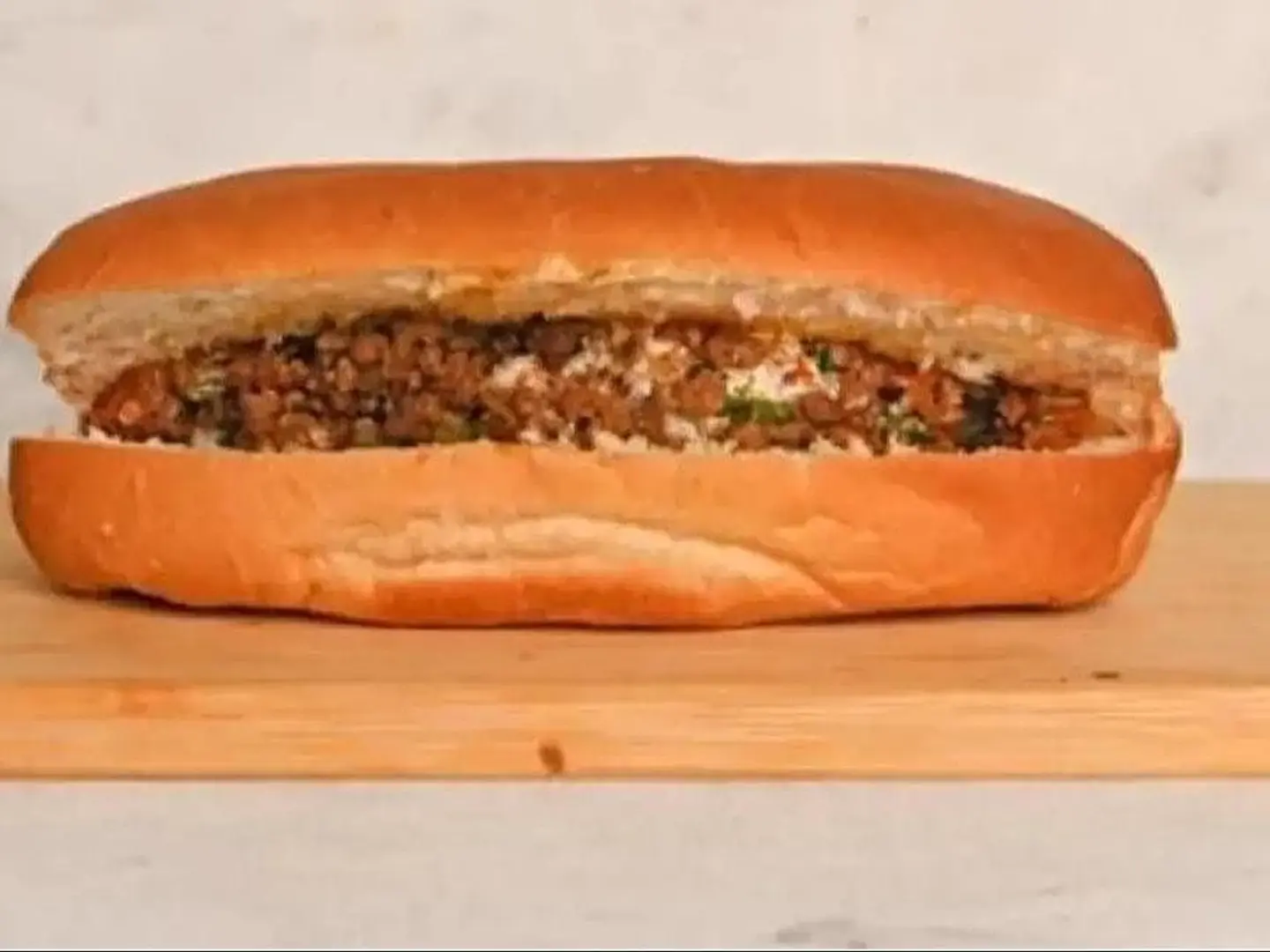 ساندوتش لحم مفروم مع الجبن