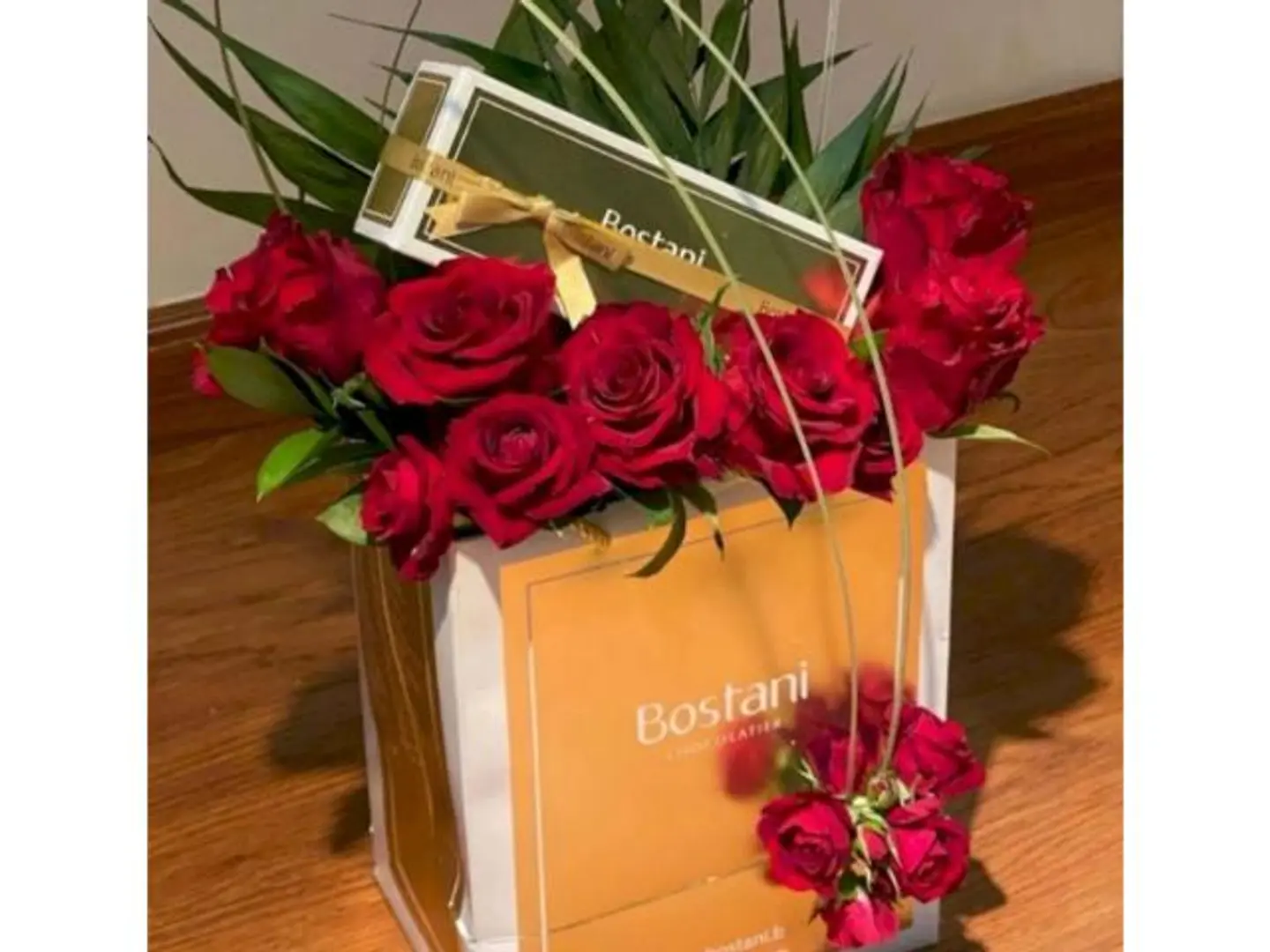 الأحمر مع شوكلاتة بستاني