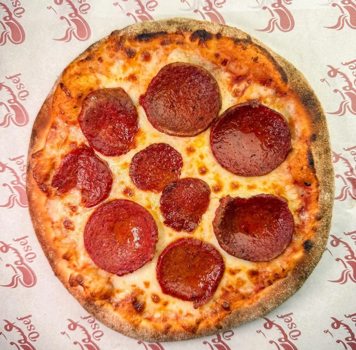 بيتزا بيبروني