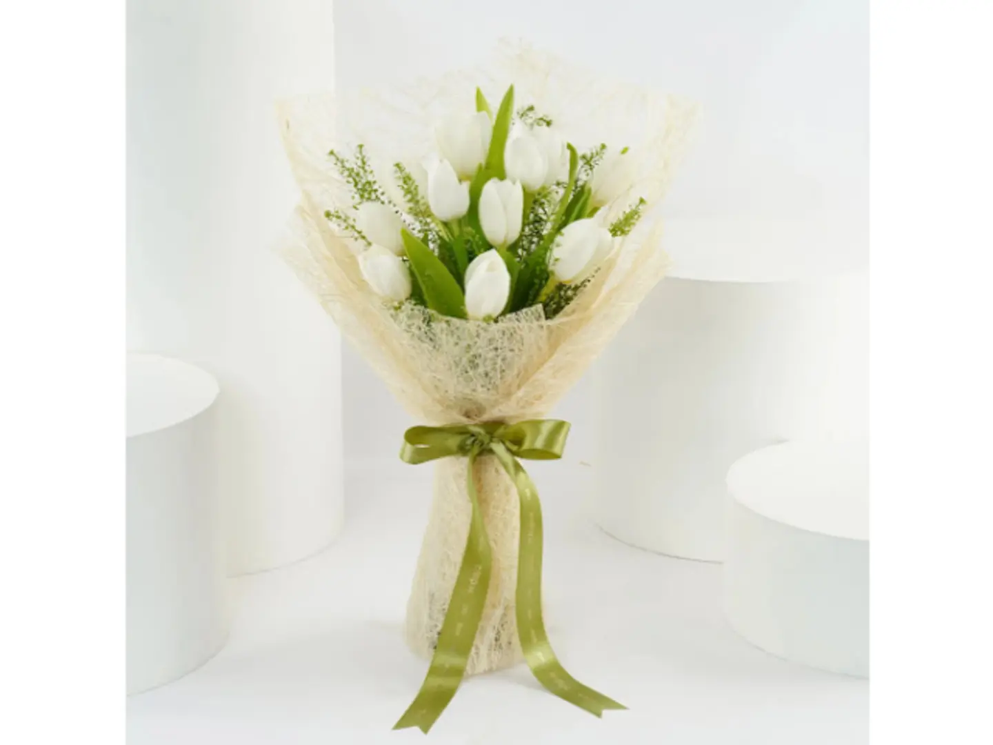 باقة توليب بيضاء من رقة