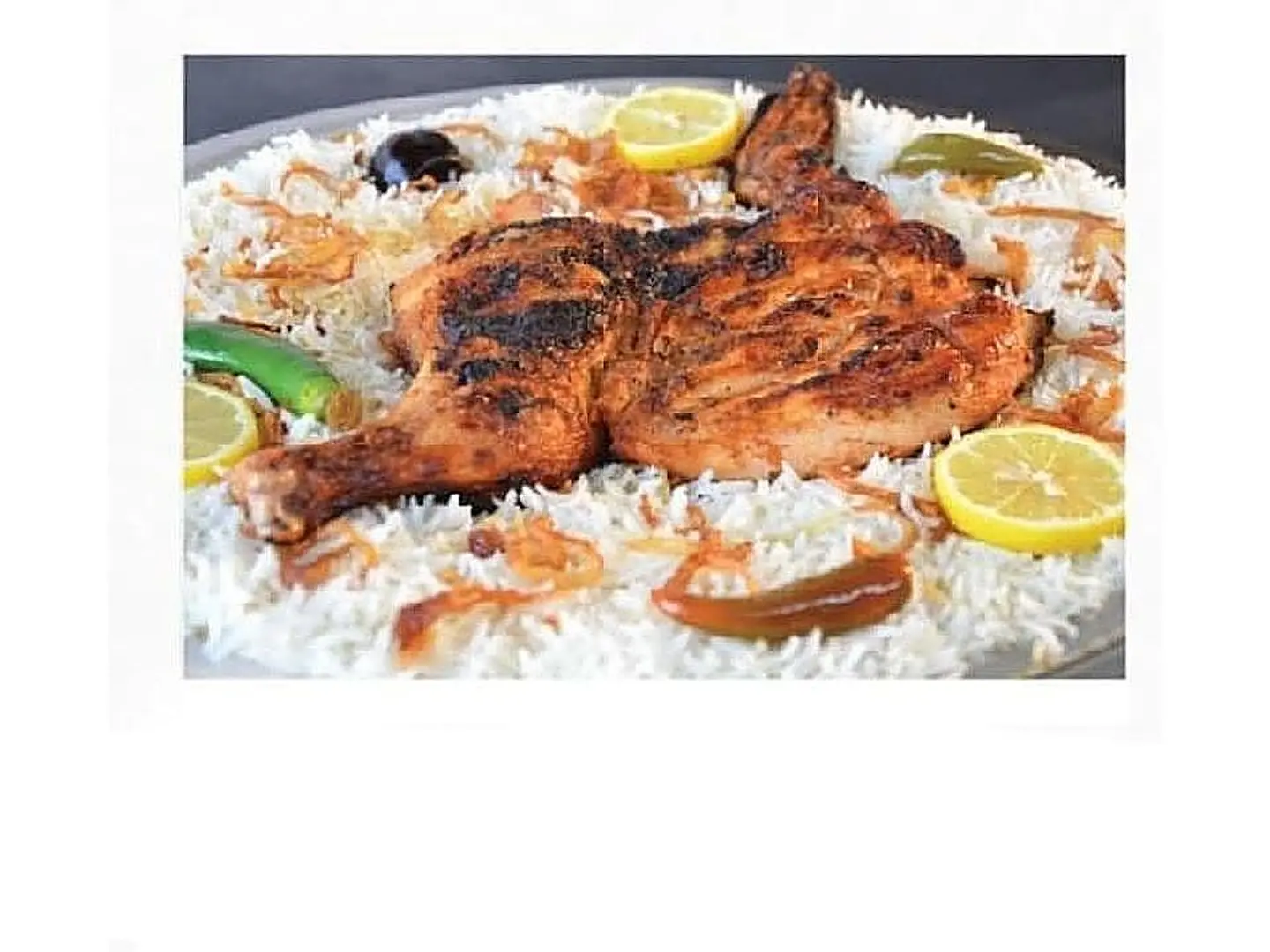 نص حبة دجاج على الفحم مع أرز
