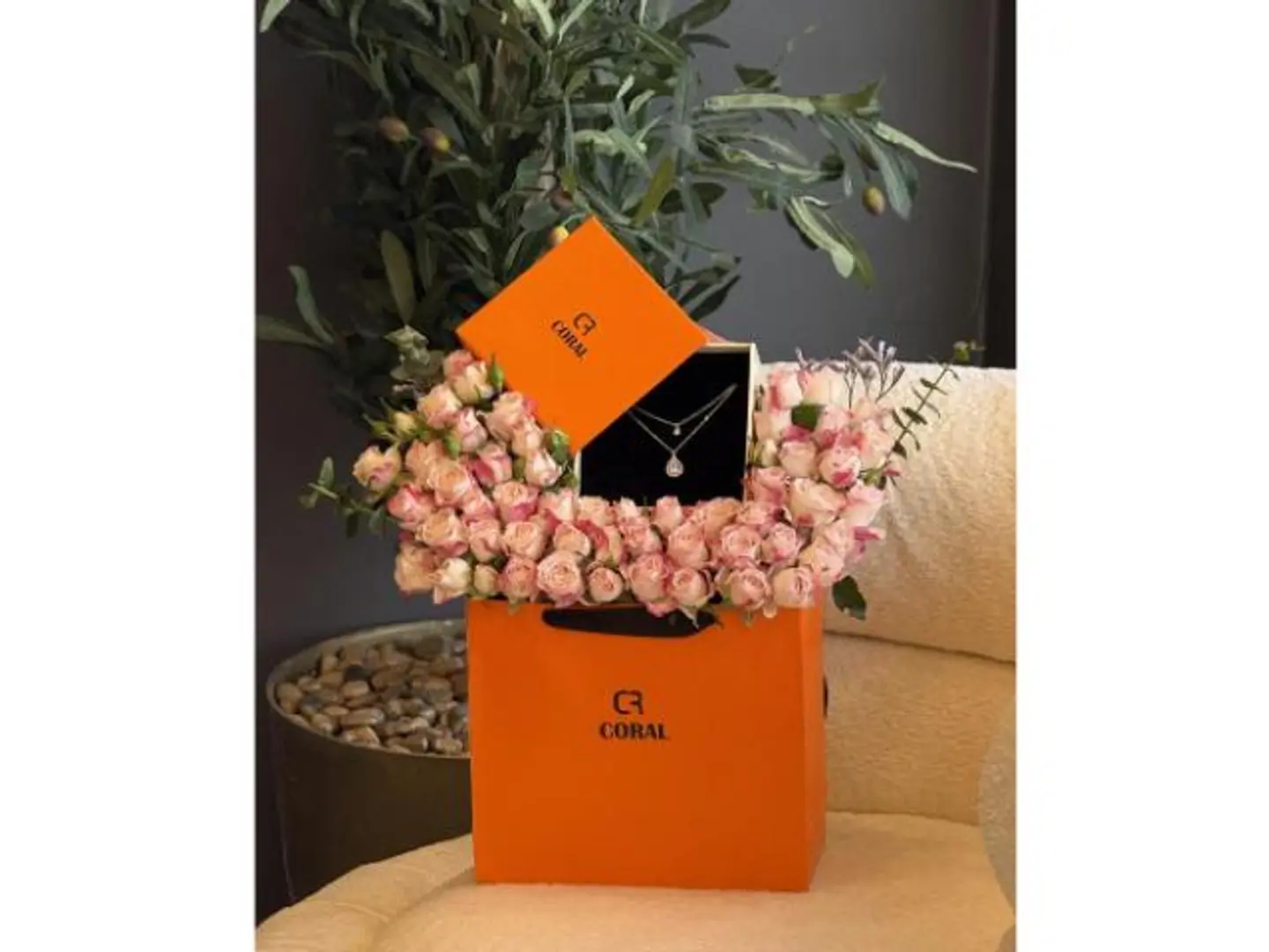 Alona Necklace With Flowers