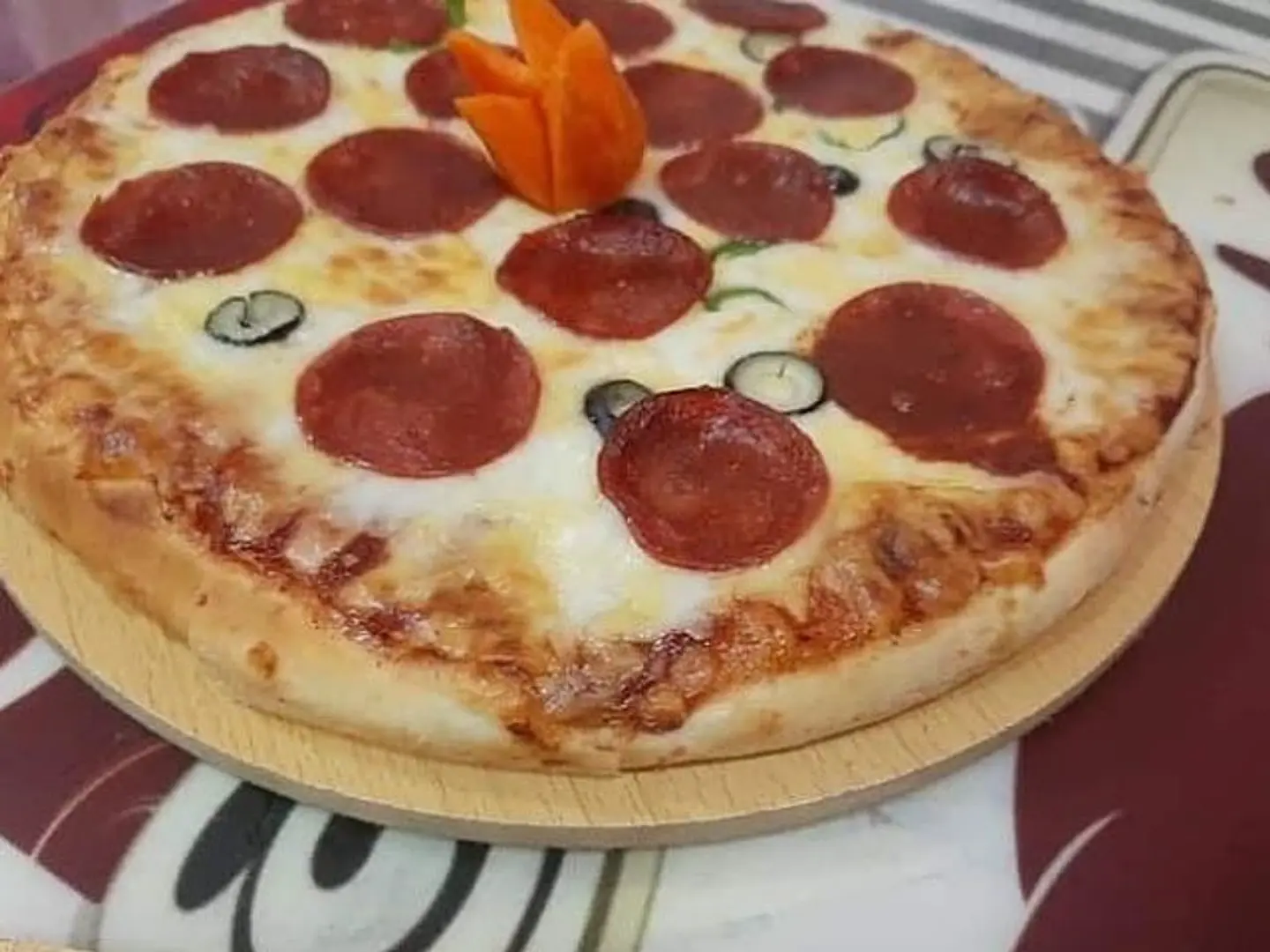 بيتزا ببروني كبير