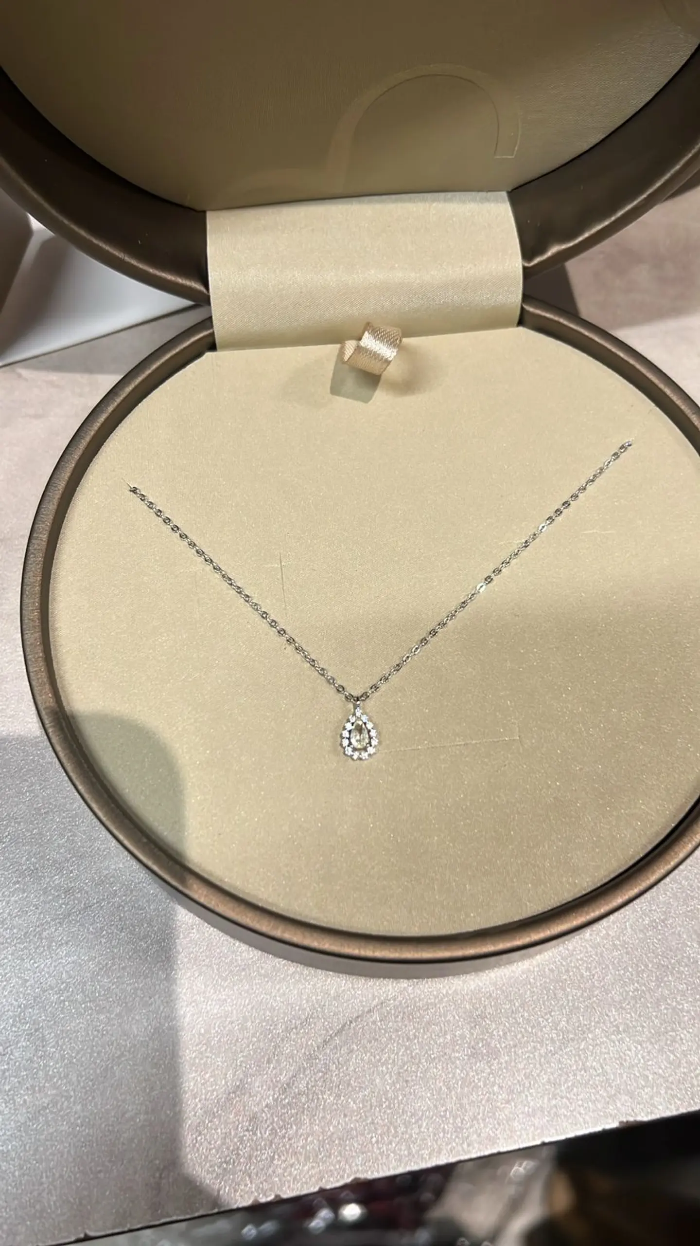 Moh Necklace With Baby Rose Vase