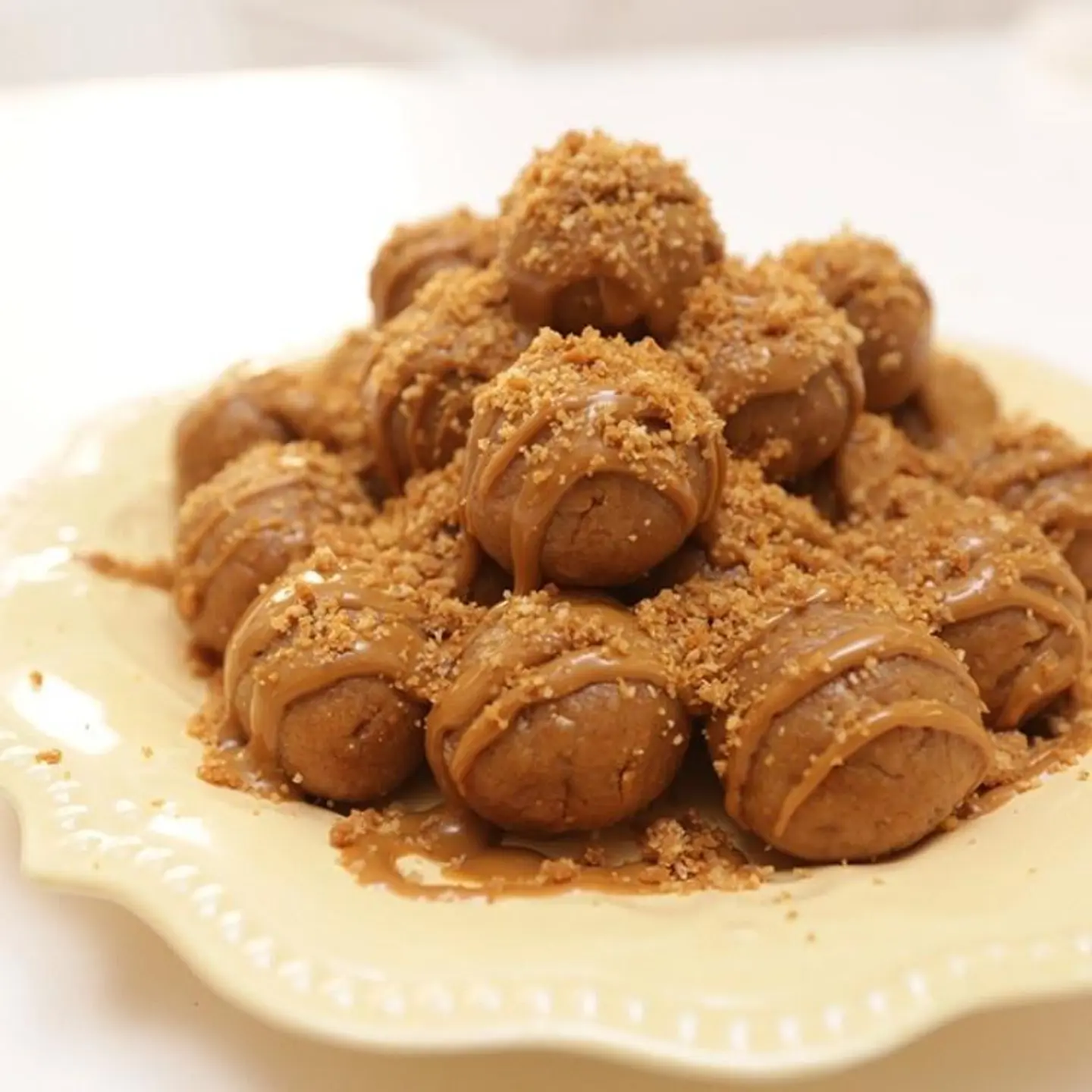 Dana Lotus Balls