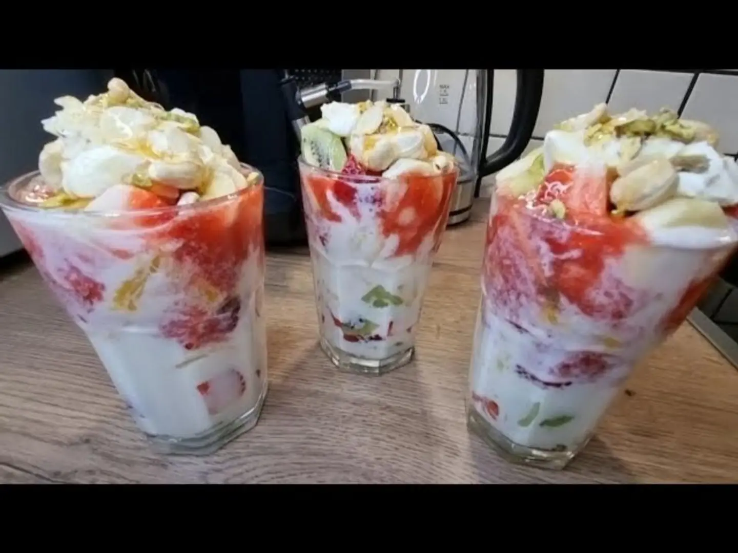 كازابلانكا سلطه فواكه مقطعه مع ايس كريم فنليه
