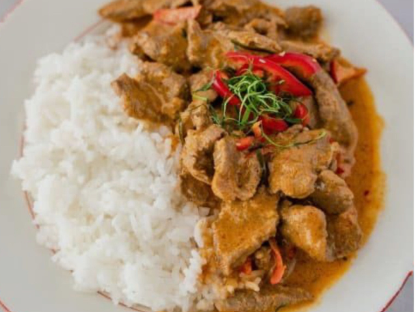 طبق ارز تايلندي مع دجاج كاري