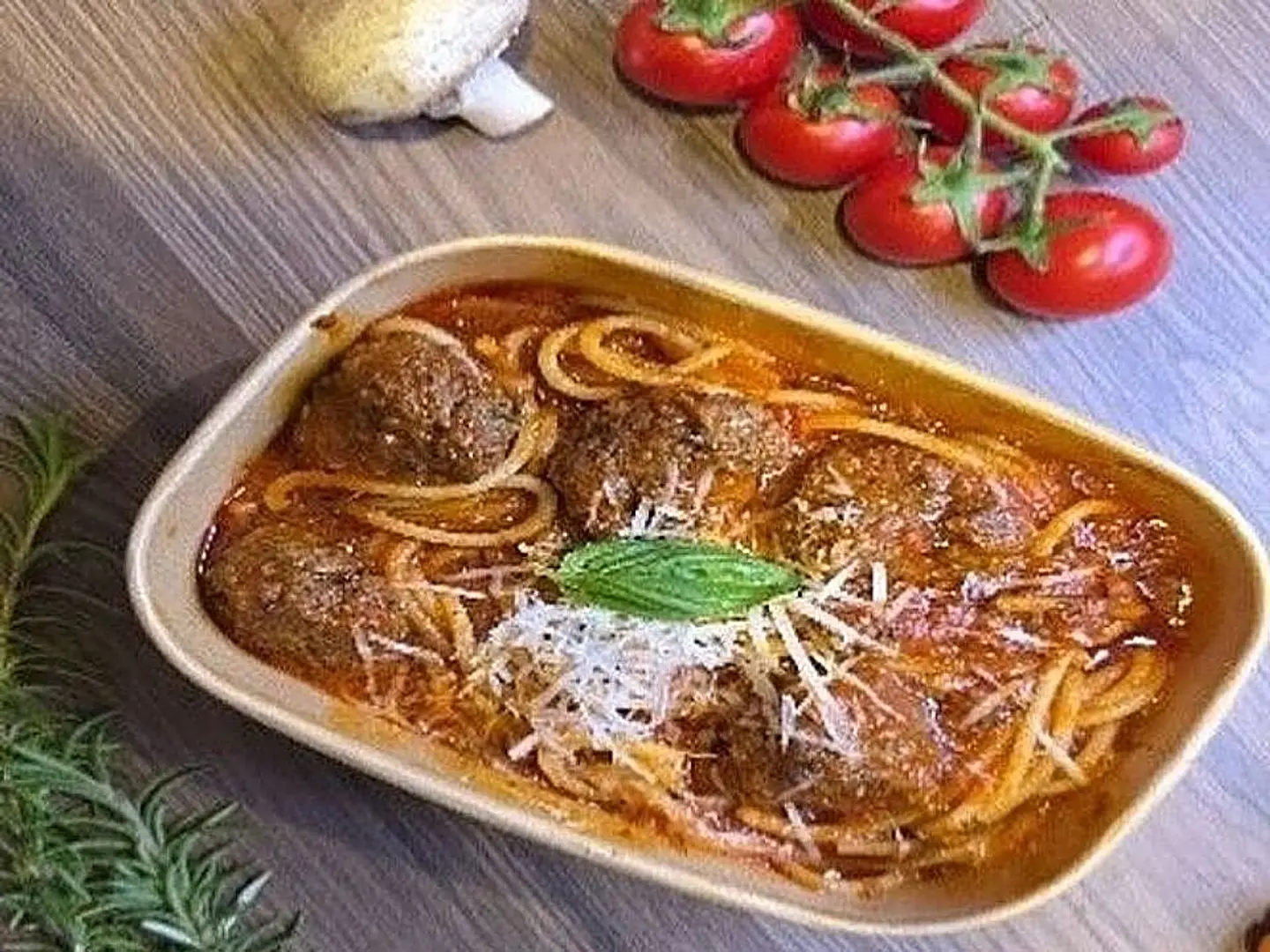 اسباغيتي كرات لحم