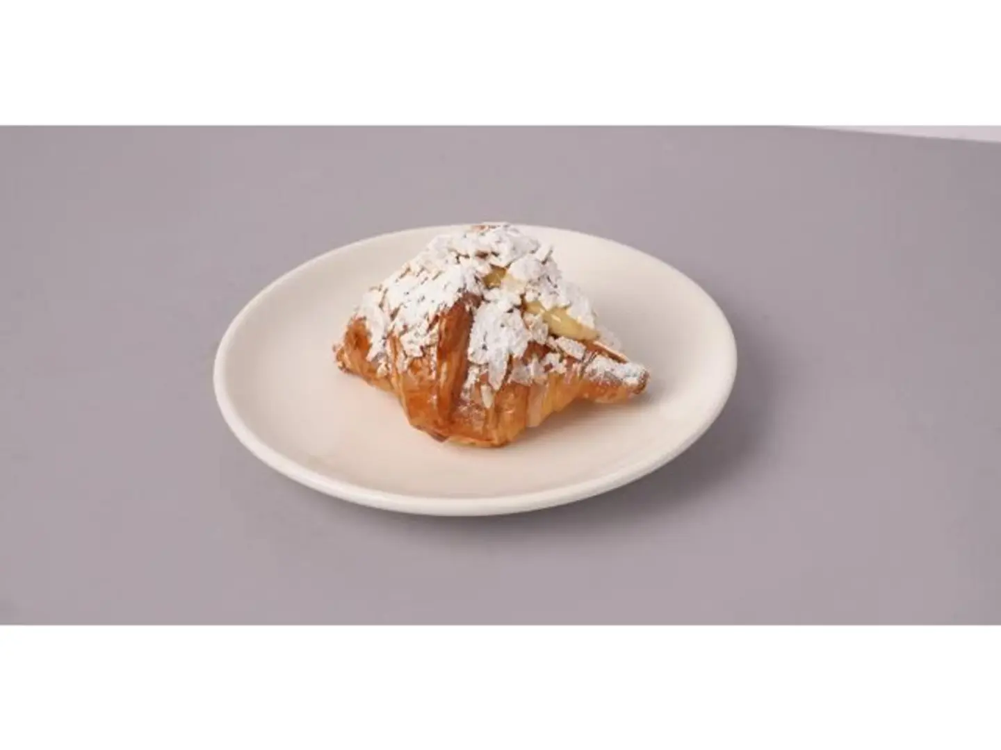 كرواسون اللوز