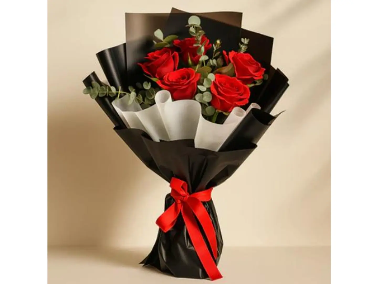 باقة لأنكِ جميلة، تليق بكِ الوردة