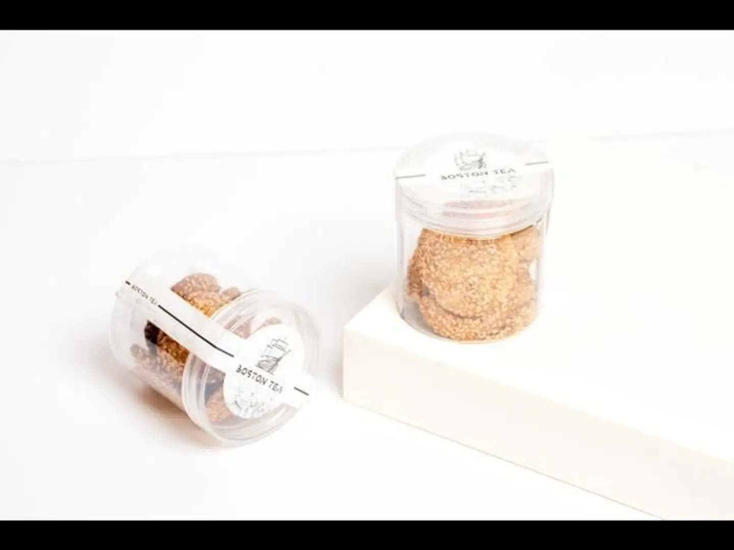 علبة برازق سمسم