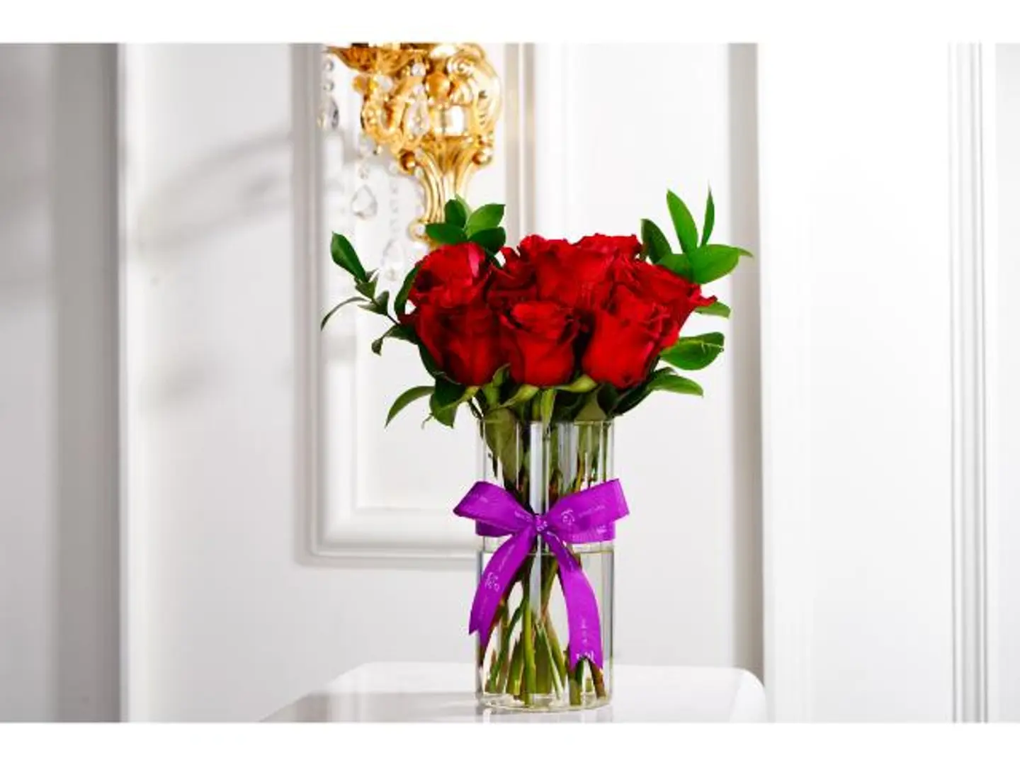 فازة الورد القرمزي الكلاسيكي