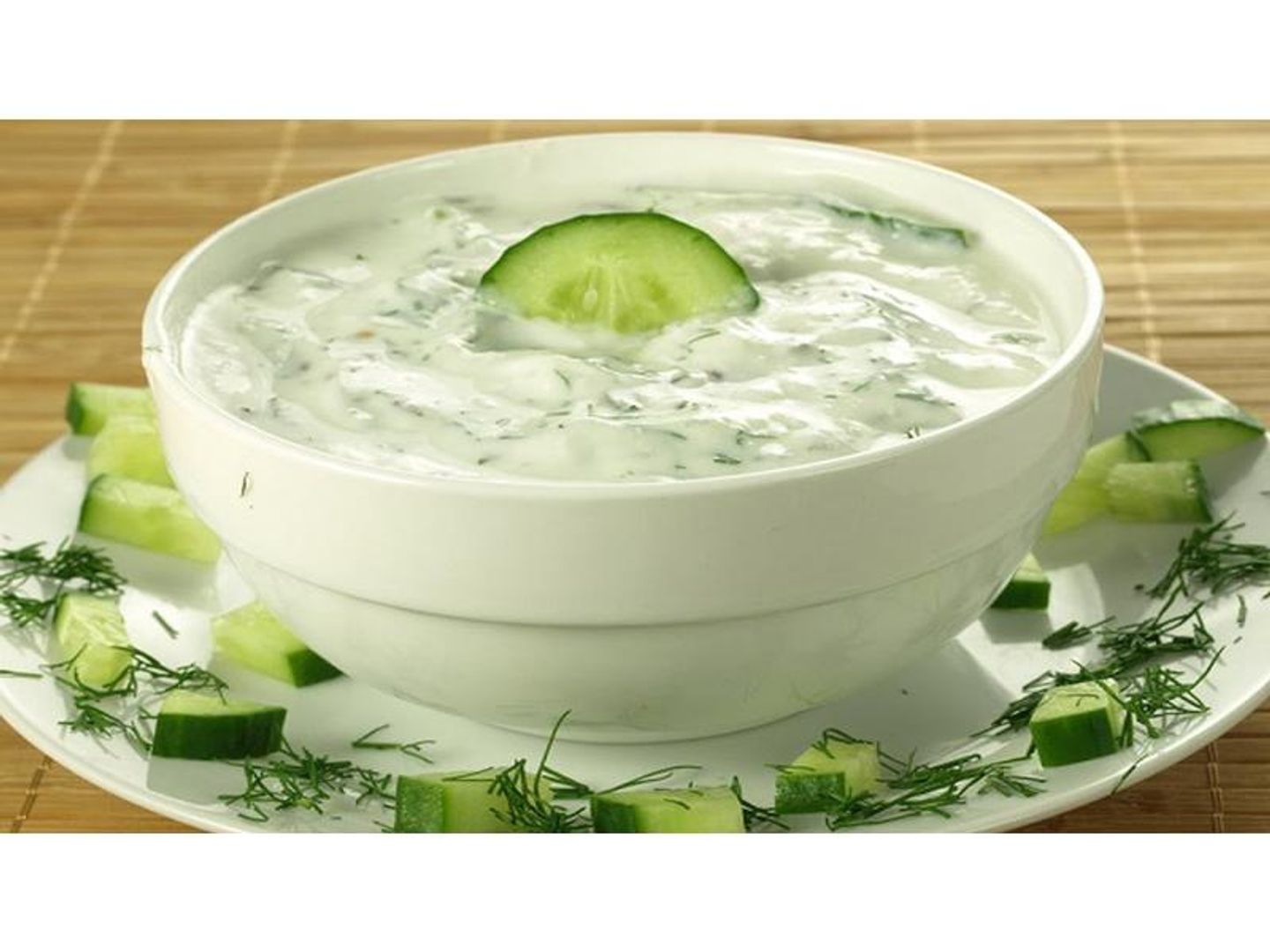 سلطة خيار بالزبادي والنعناع
