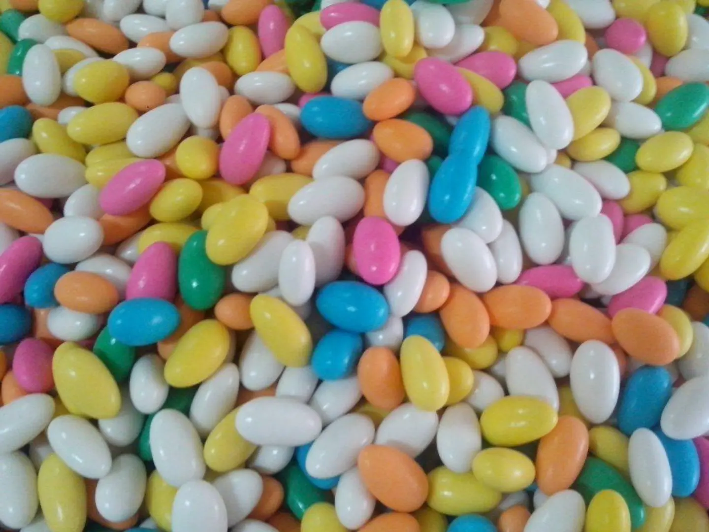 ملبس لوز وشيكولاته