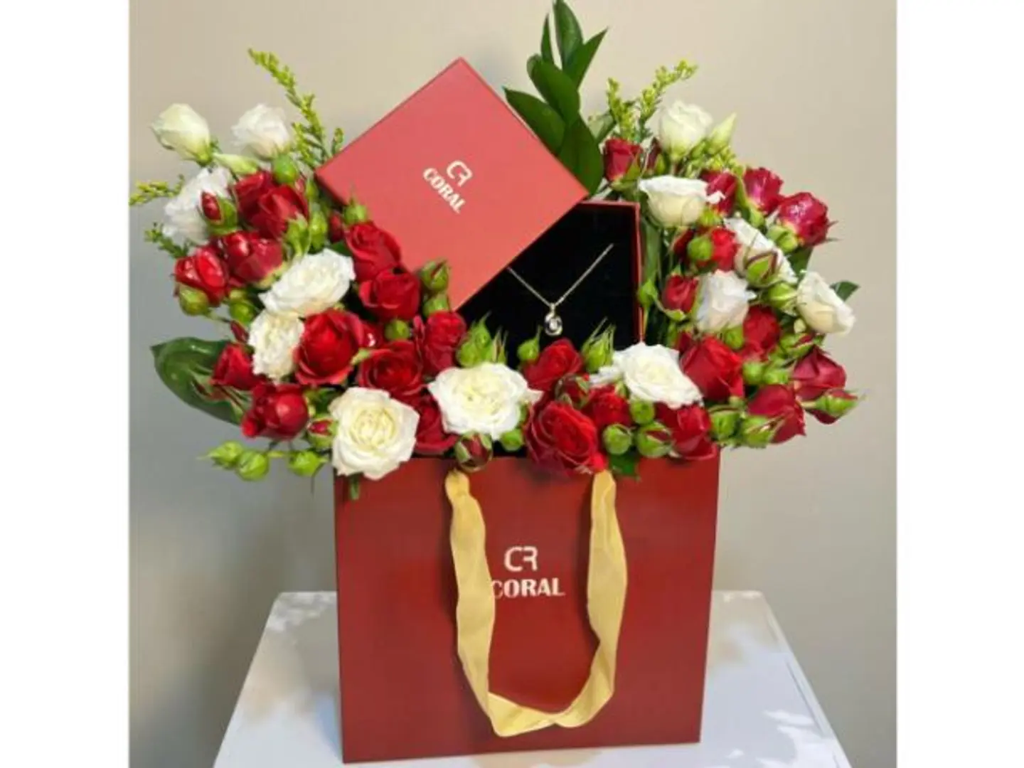 Cute Necklace With Flowers