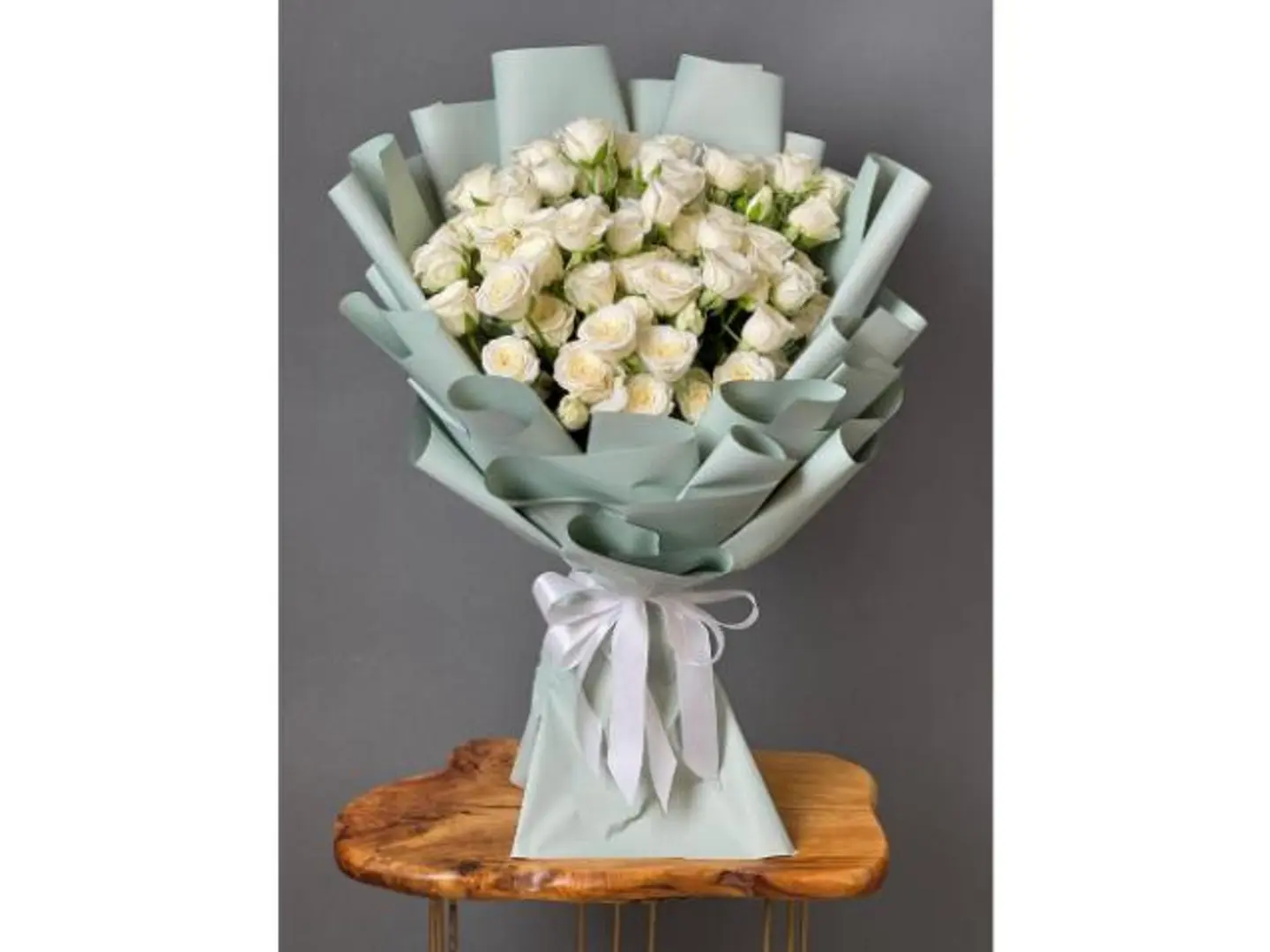 باقة مبارك على وصول أصغر زهرة في عائلتكم، ليباركها الله ويكتب لها السعادة