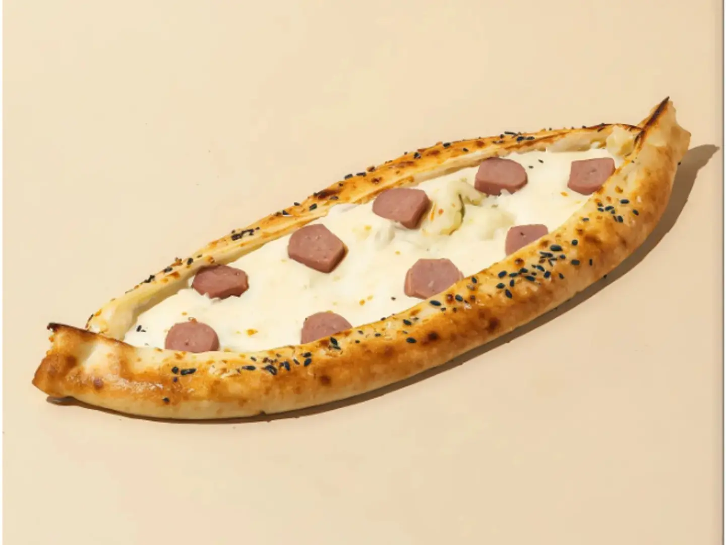 نقانق بالجبنة