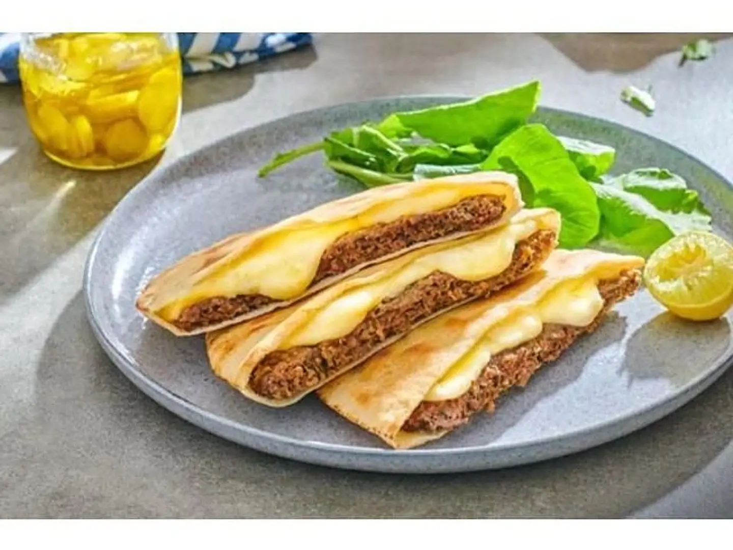 عرايس جبنة موزاريلا مع سائل