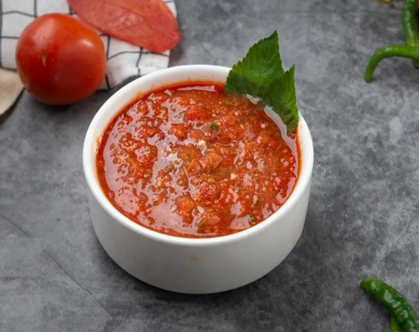 علبة صوص حار