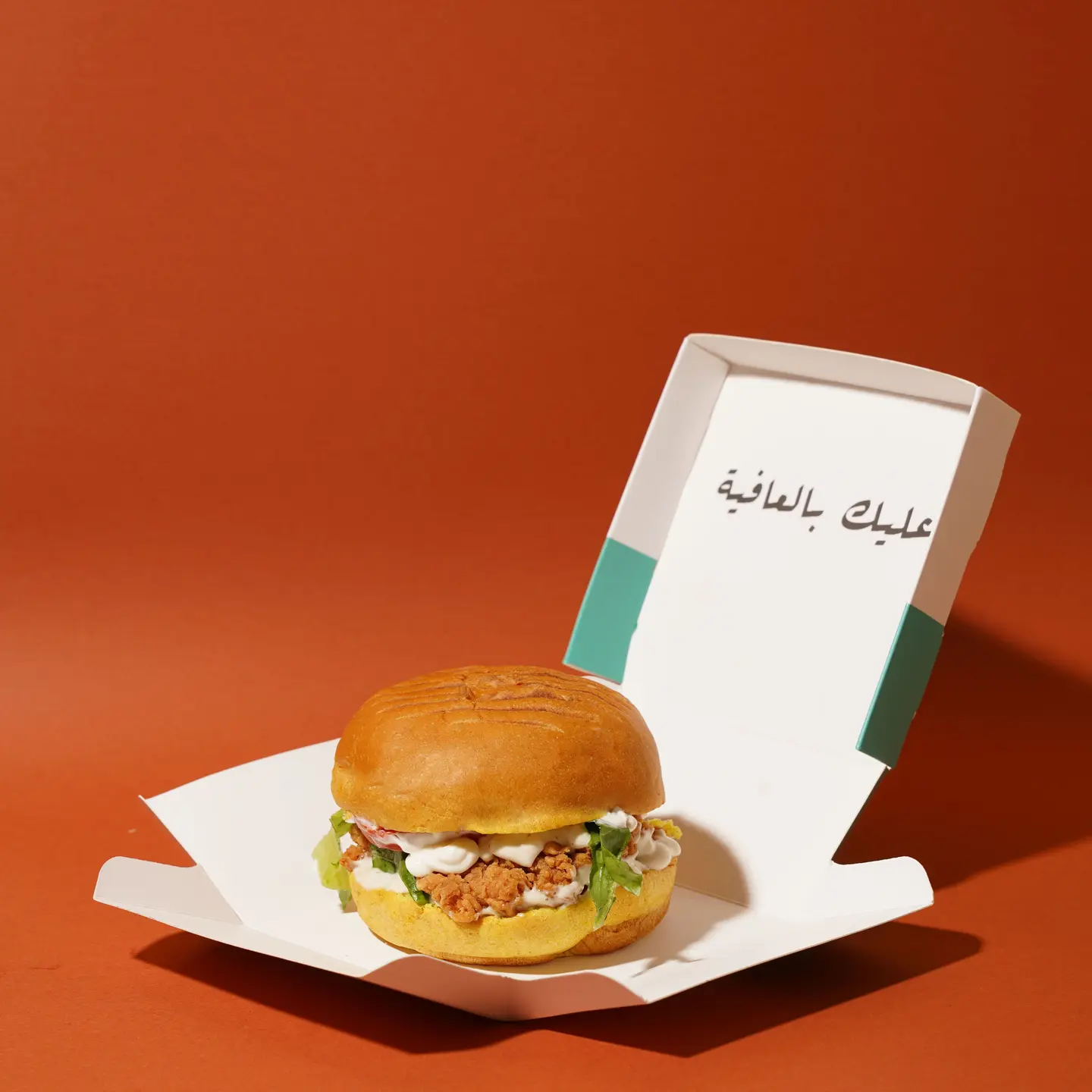 عدد ٦ برجر مسحب دجاج مع صحن بطاطس وسط