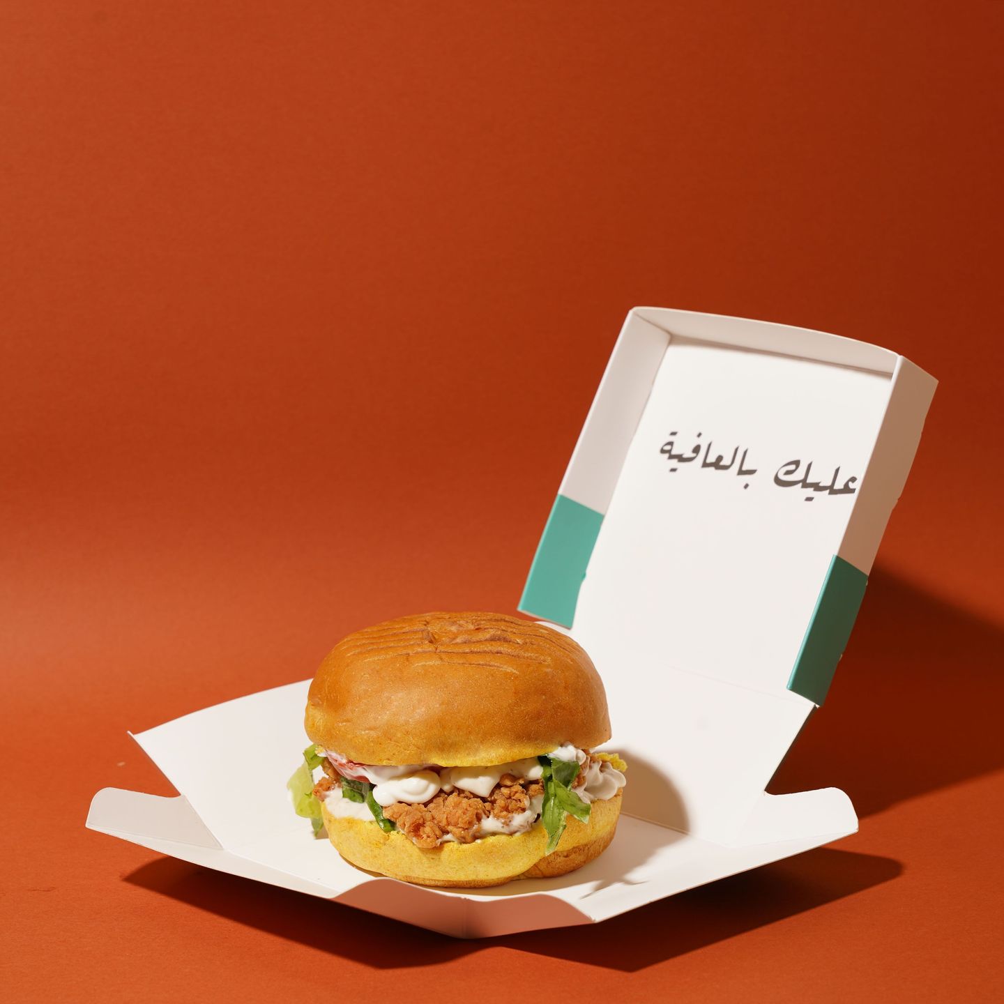 عدد ٦ برجر مسحب دجاج مع صحن بطاطس وسط