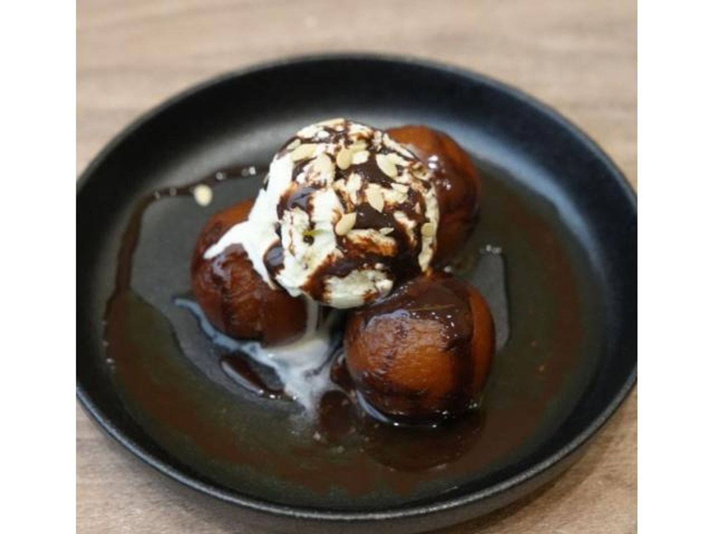 Gulab Jamun With Ice Cream