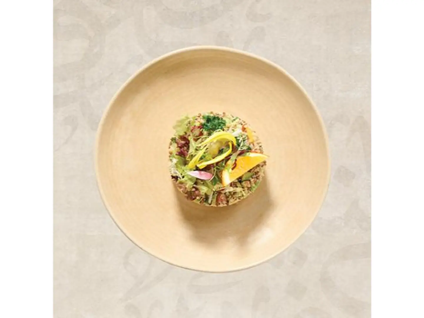 سلطة الكينوا مع الحلوم