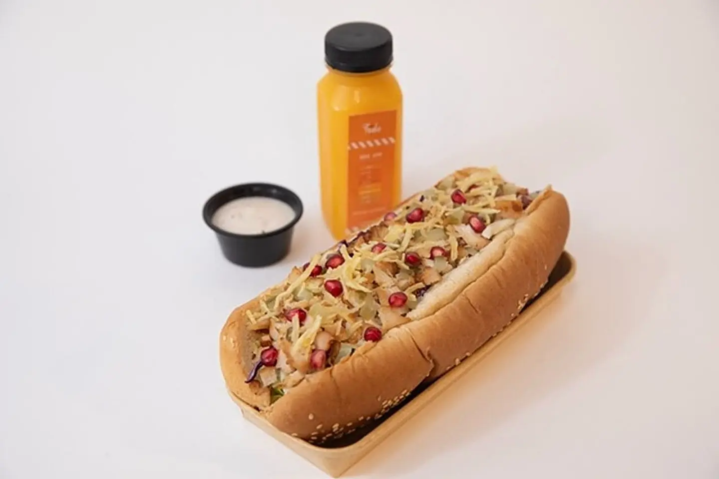 ساندوتش شاورما مع عصير برتقال صغير