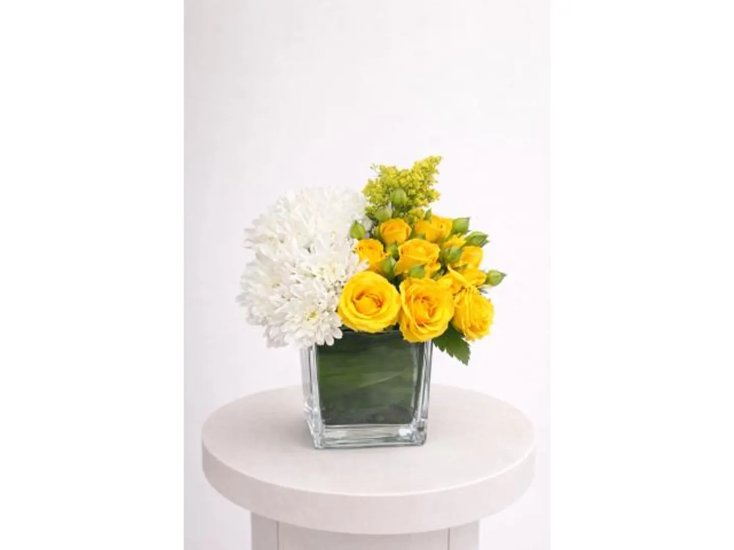 (45)Yellow & White Fresh Floral Vase Arrangement