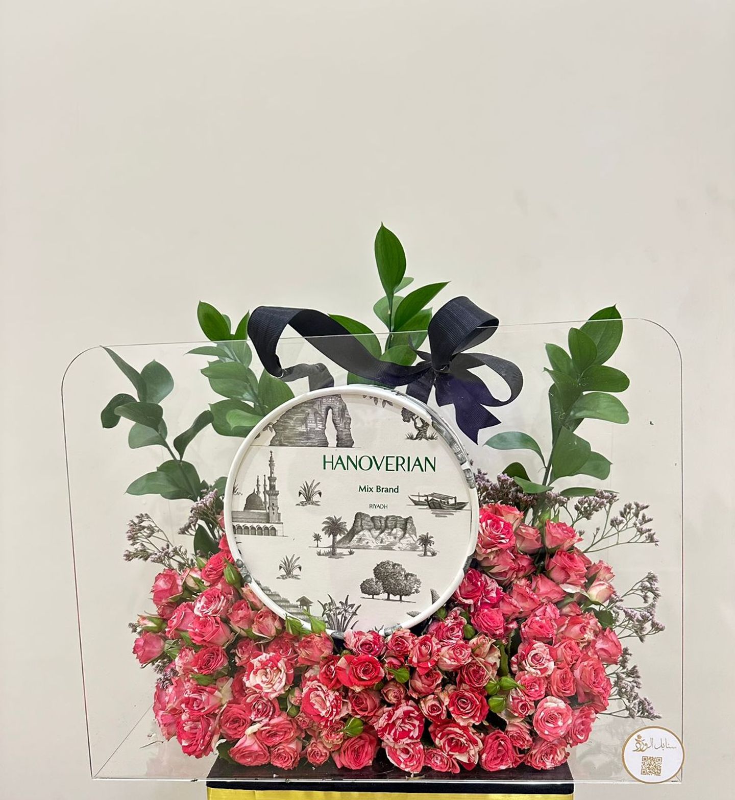 “Acrylic Bag With Hanoverian Chocolate  450 Grams Natural Roses