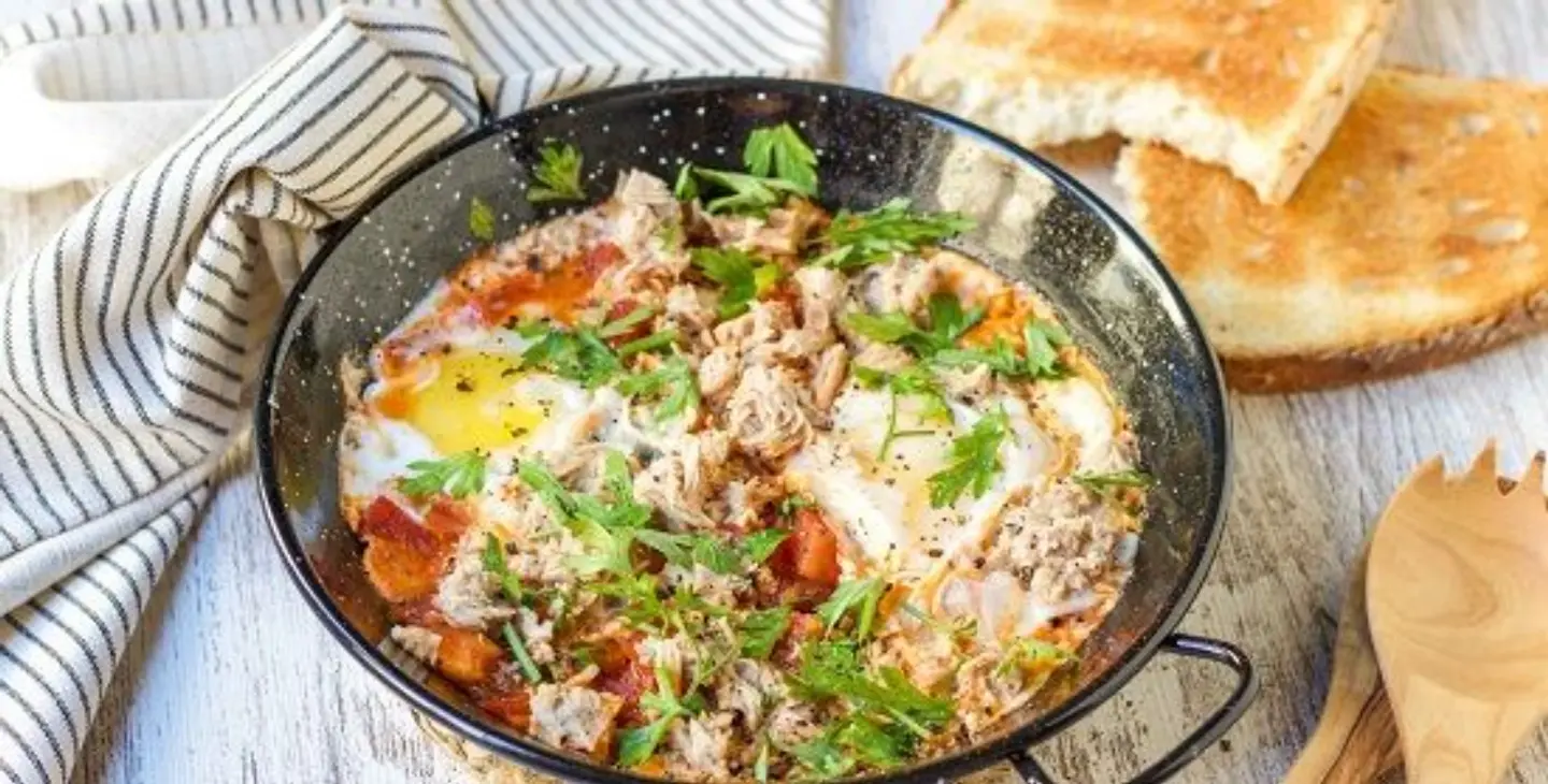 بيض مع تونة