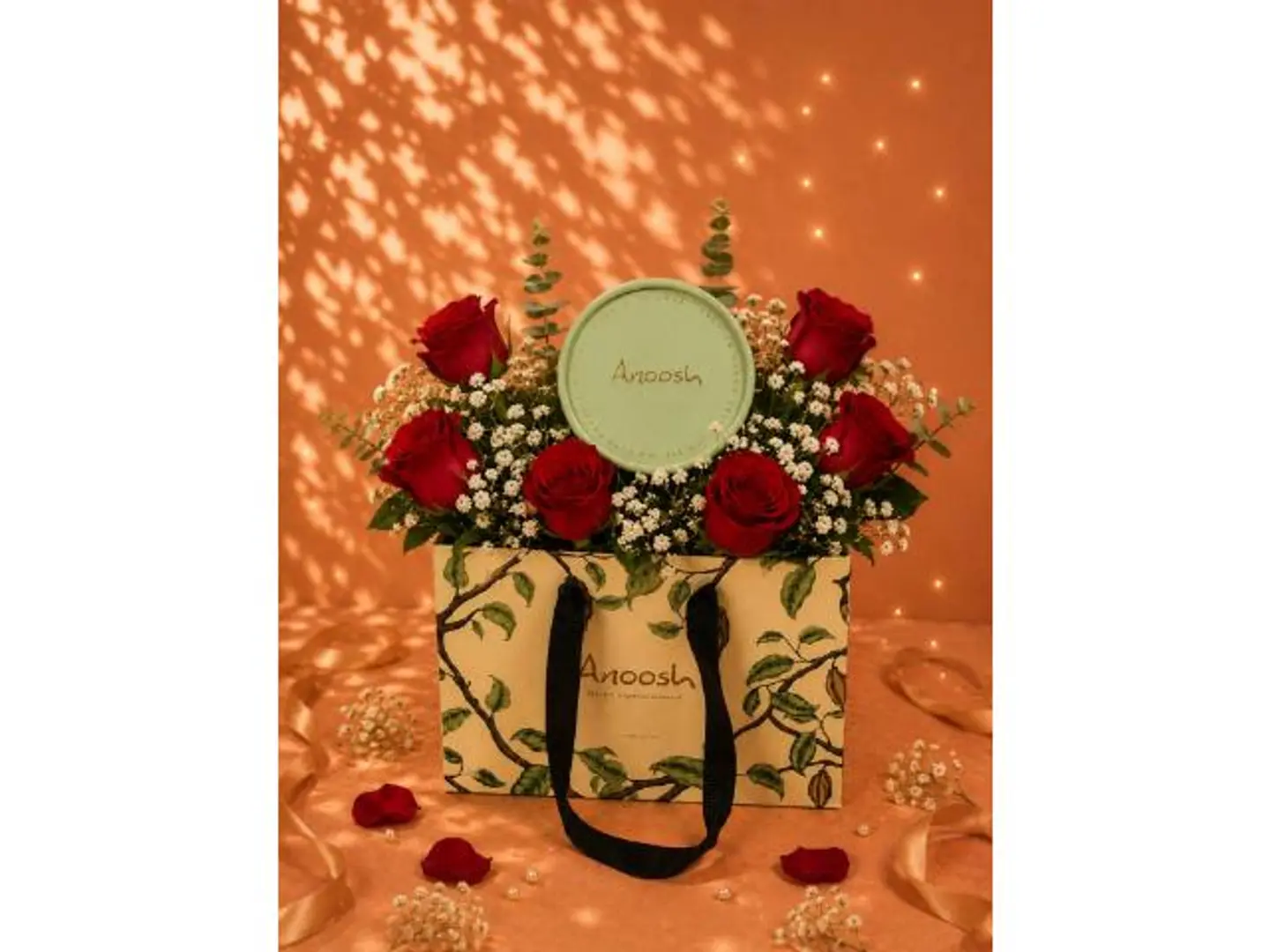Vase True Love Is The Love Through Which You Feel Alive