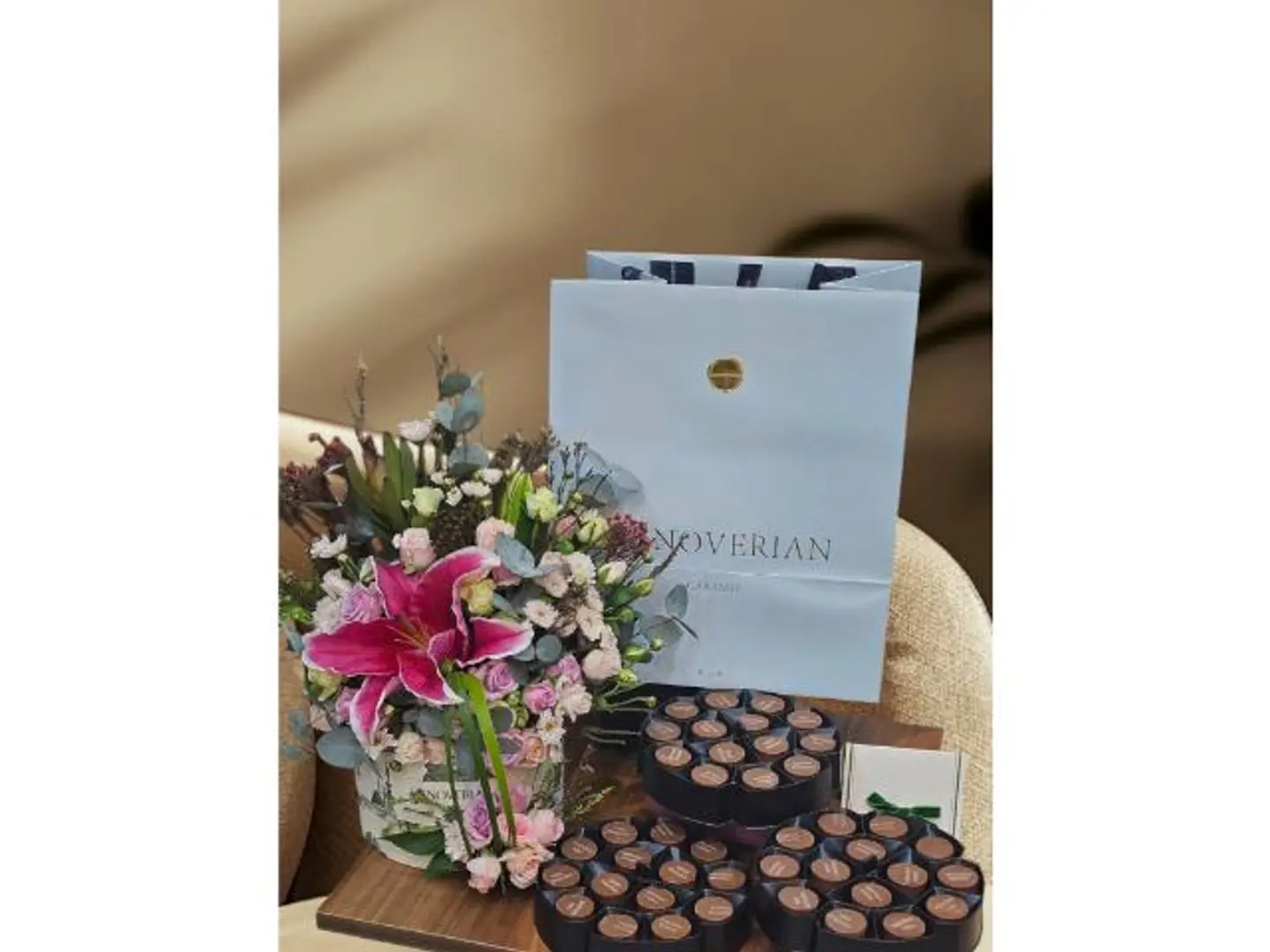 حلا هنوفريان مع ورد الهولندي