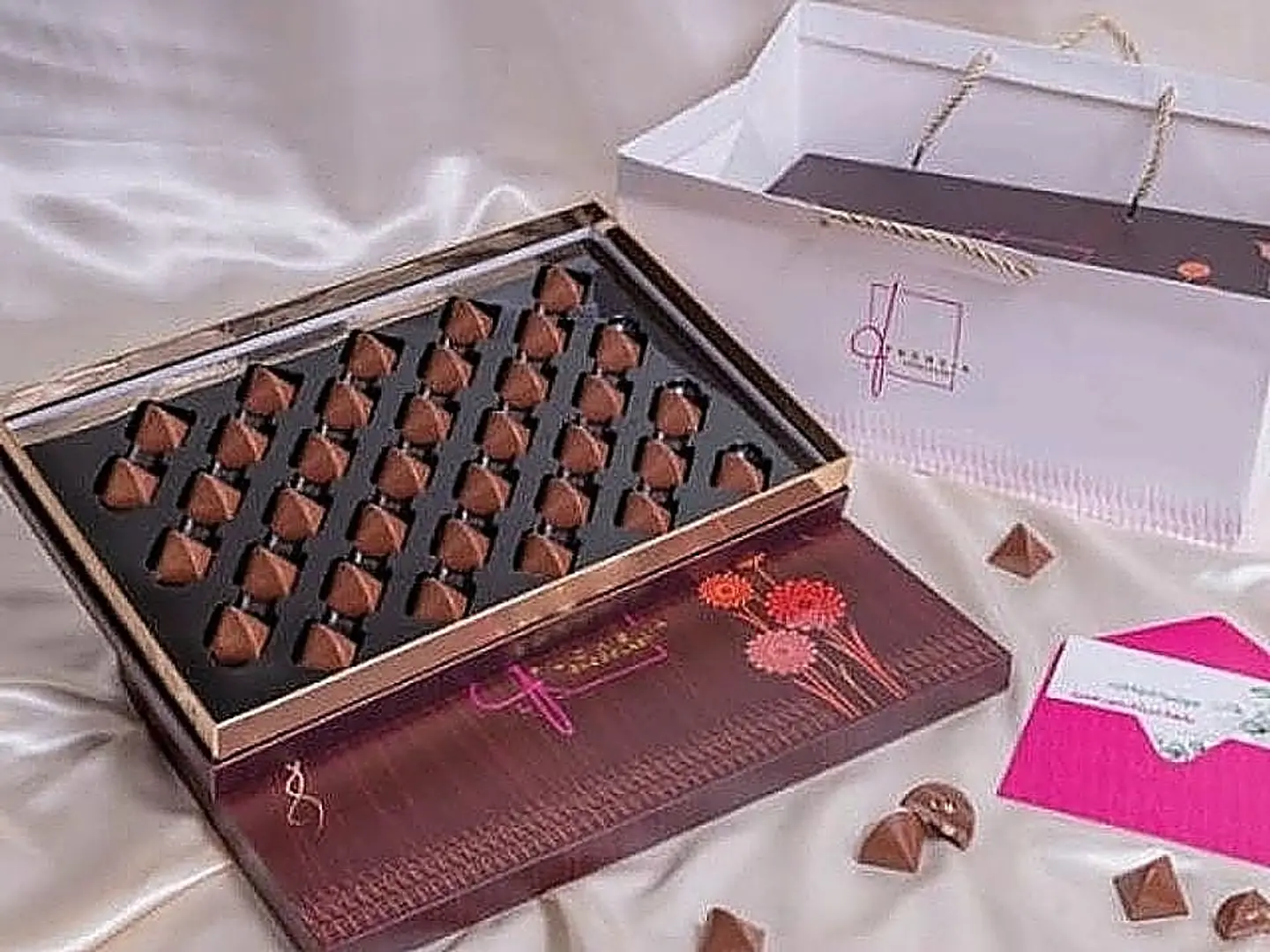 Watan Al Joud Fuchsia Ferrero