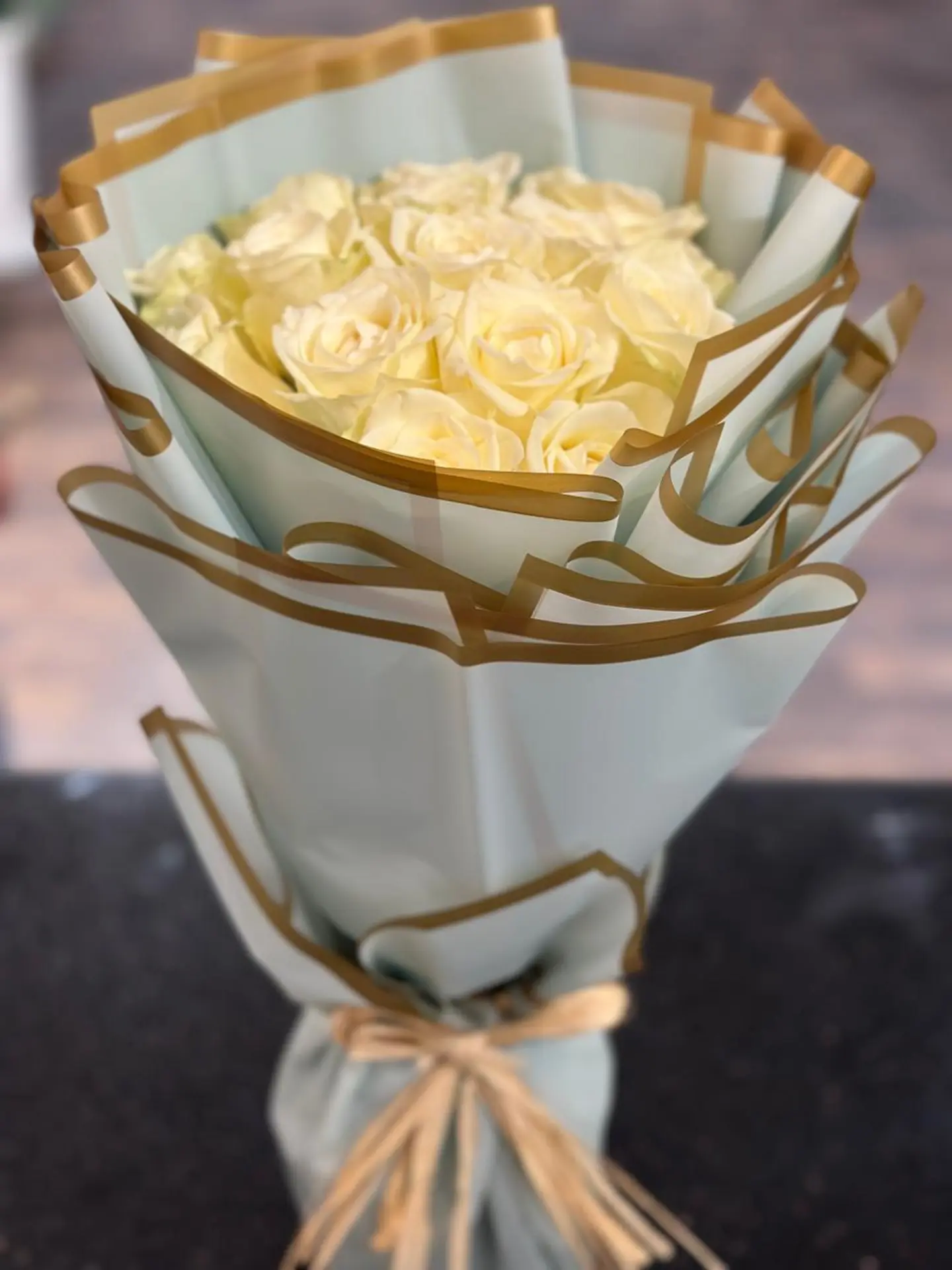 12 White Roses Bouquet Flowers