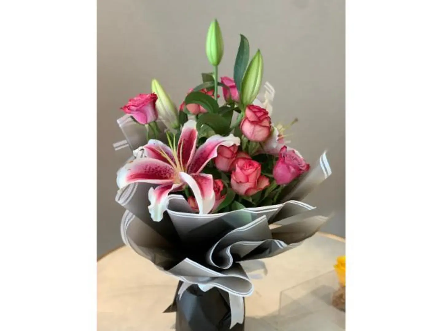 Rose And Casablanca Base Bouquet