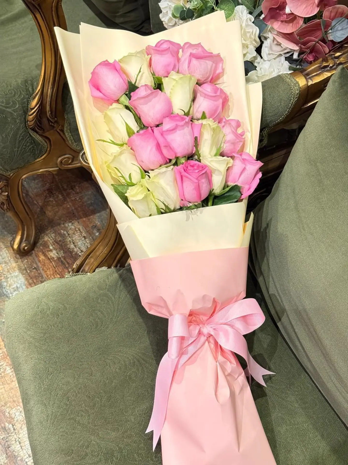 A White Roses And Pink Rose Beautiful Reaping Pink And White