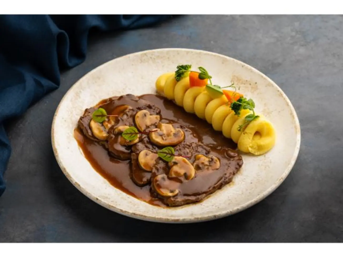 Beef Slices With Mushroom Sauce