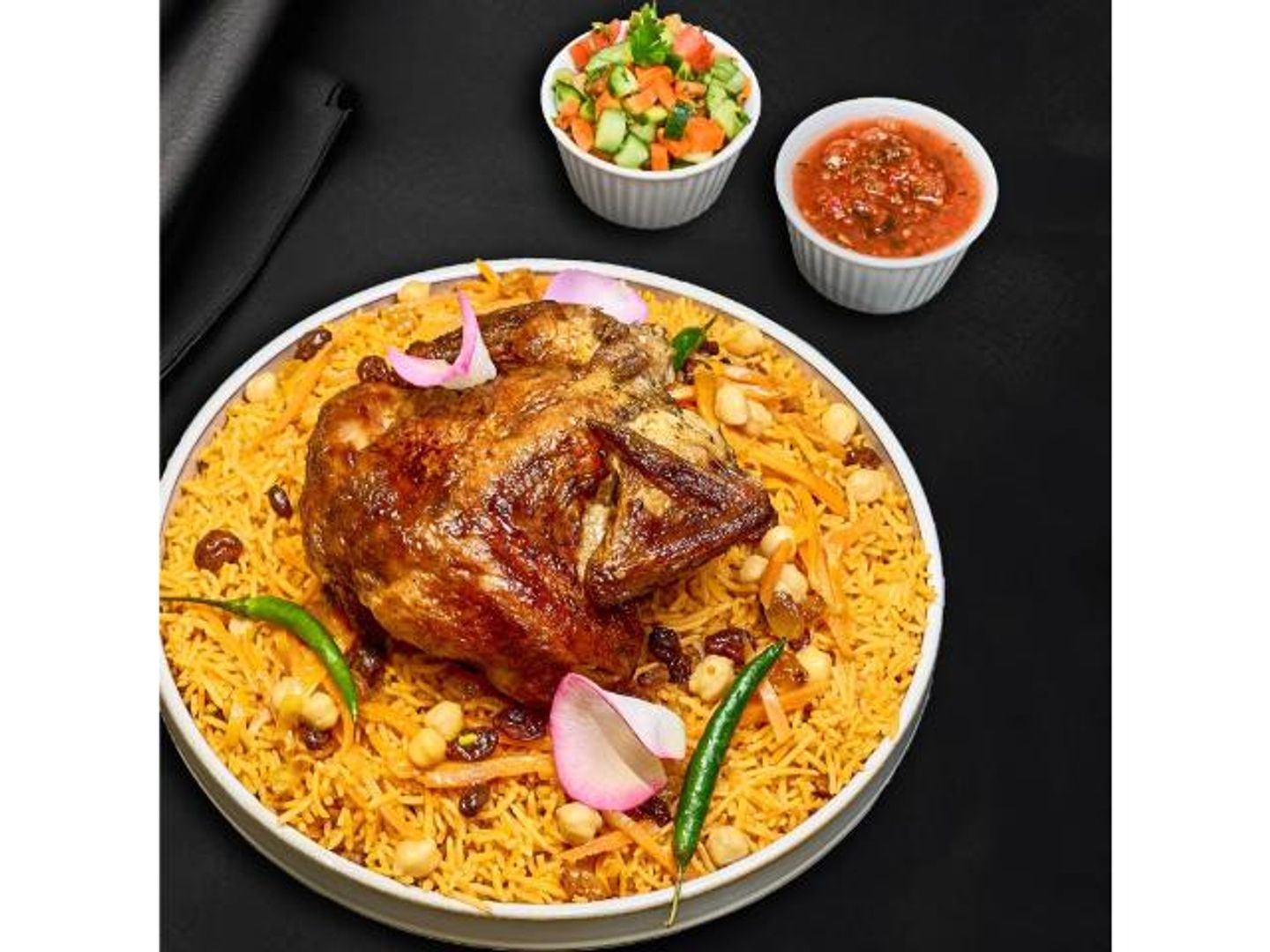 نص دجاج الشواية مع رز البخاري المديني