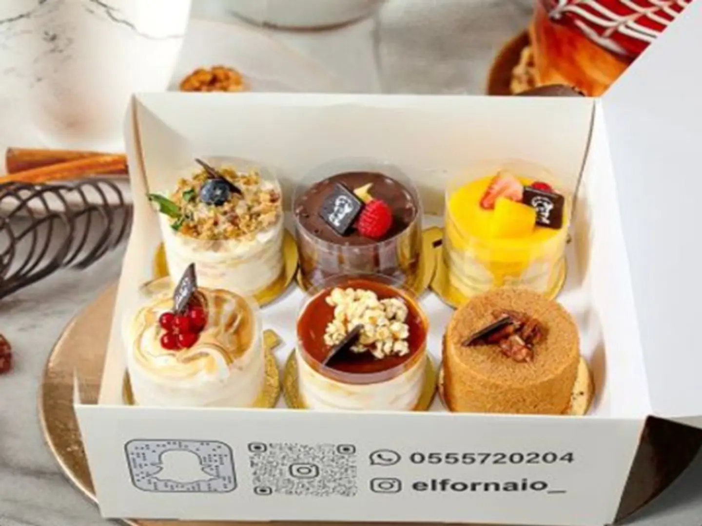 اختيارك من الكعكات الصغيرة ٦ قطع