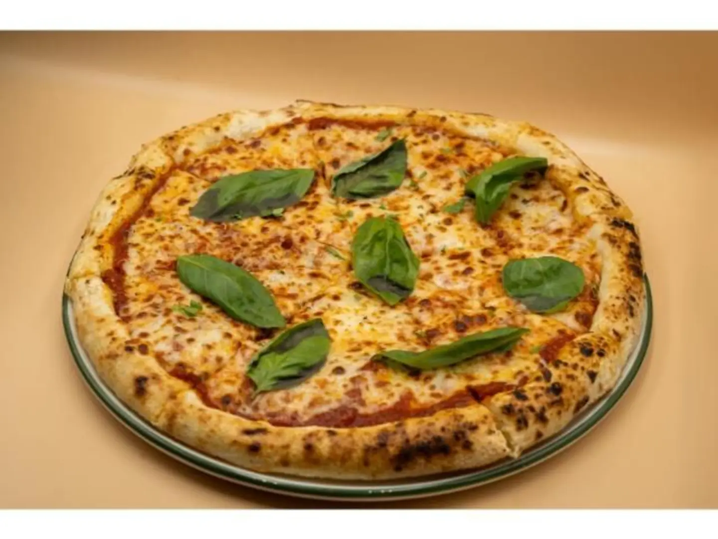 بيتزا نابولي بالريحان