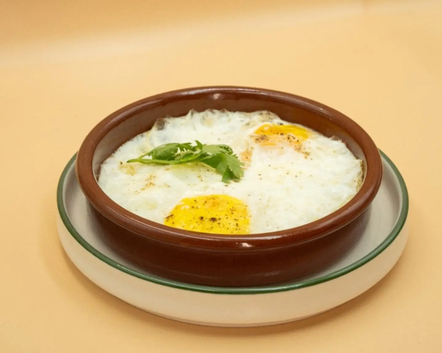 بيض عيون بالفرن