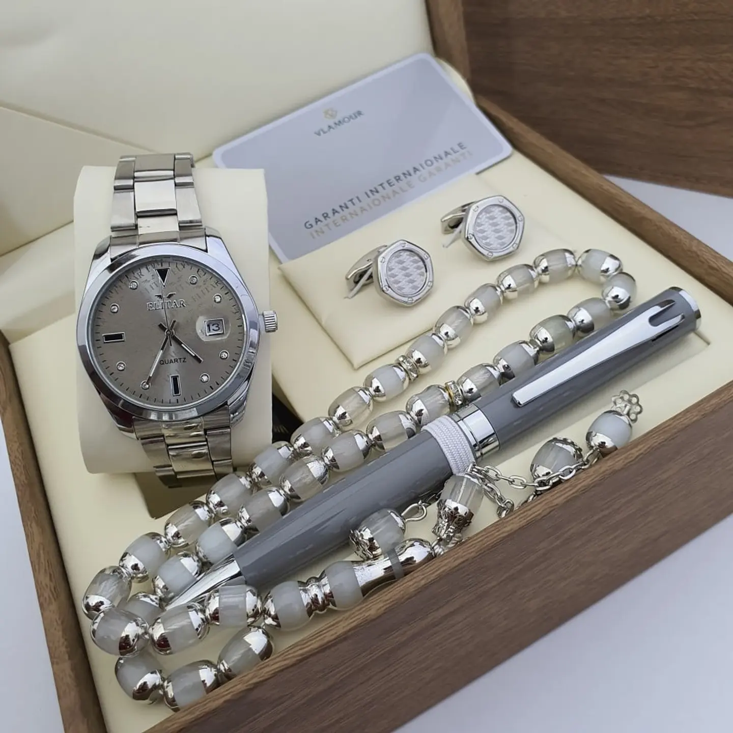 طقم هدايا رجالي فاخر - رمز الأناقة والتميز14