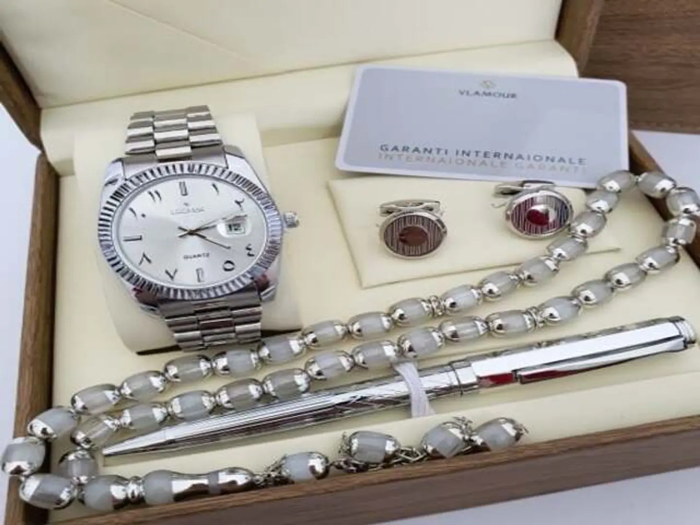 طقم هدايا رجالي فاخر - رمز الأناقة والتميز18