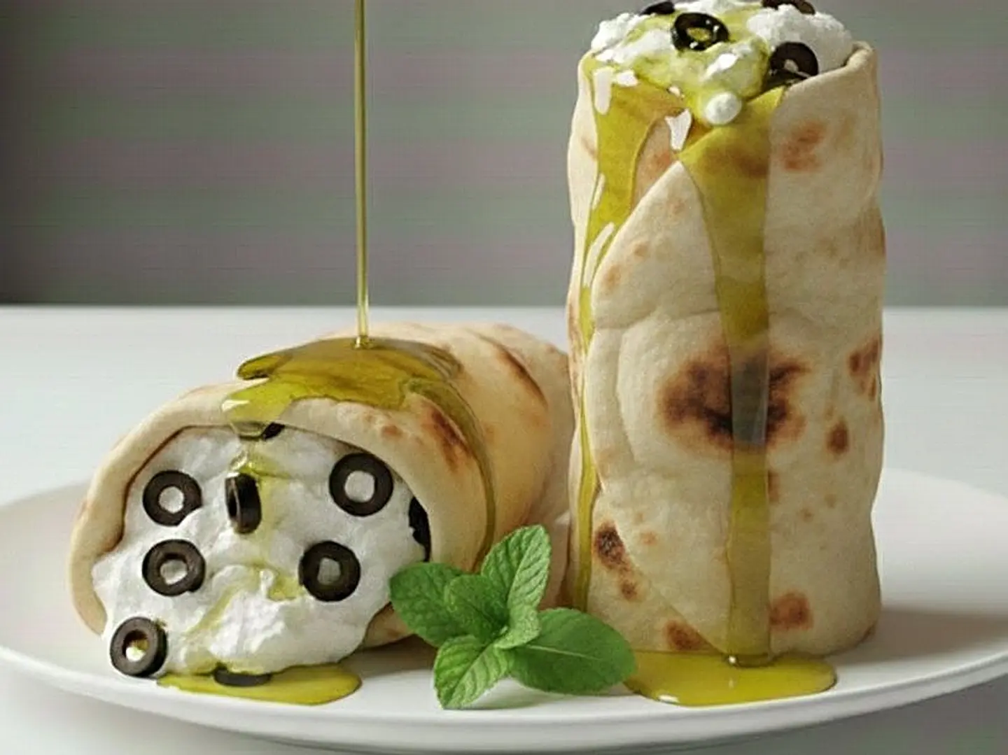 لبنة زيتون خبز عادي