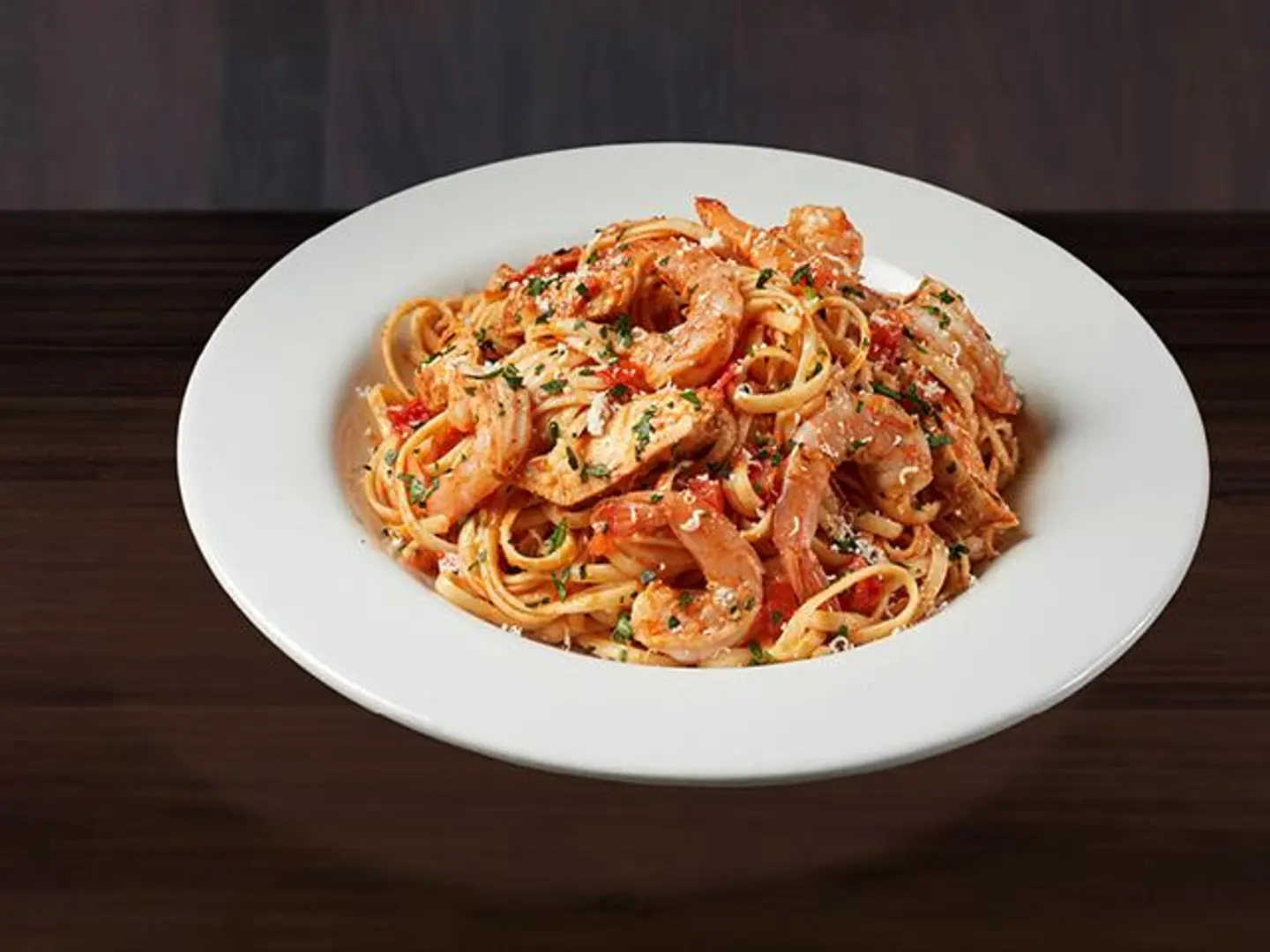 باستا وروبيان بصلصة طماطم ديابلو الحارة جبنة بارميزان