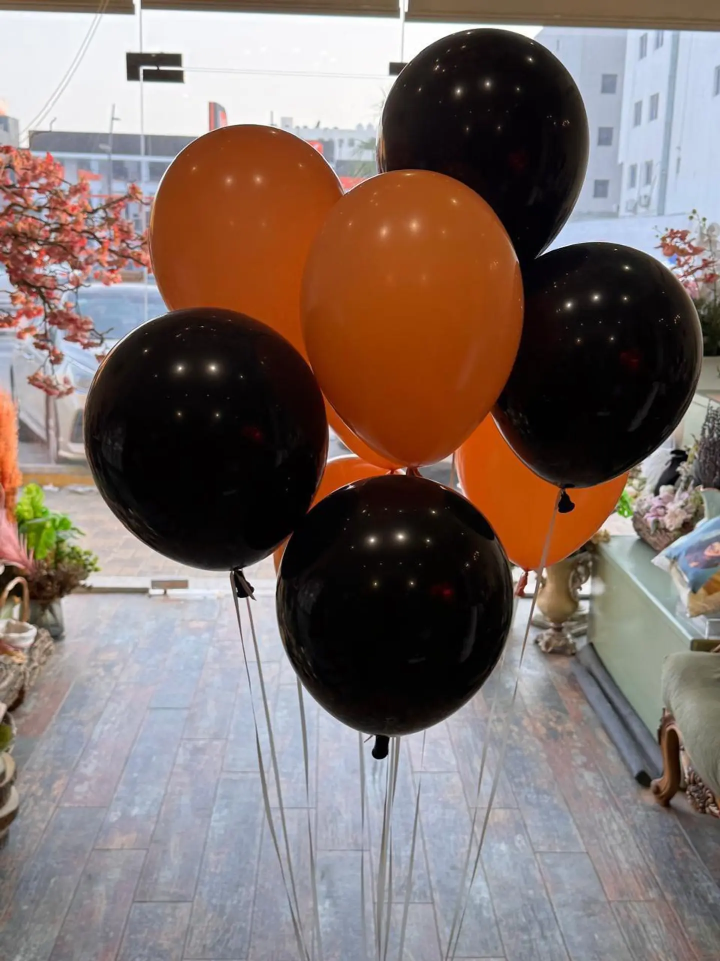 10 Black And Orange Ballon