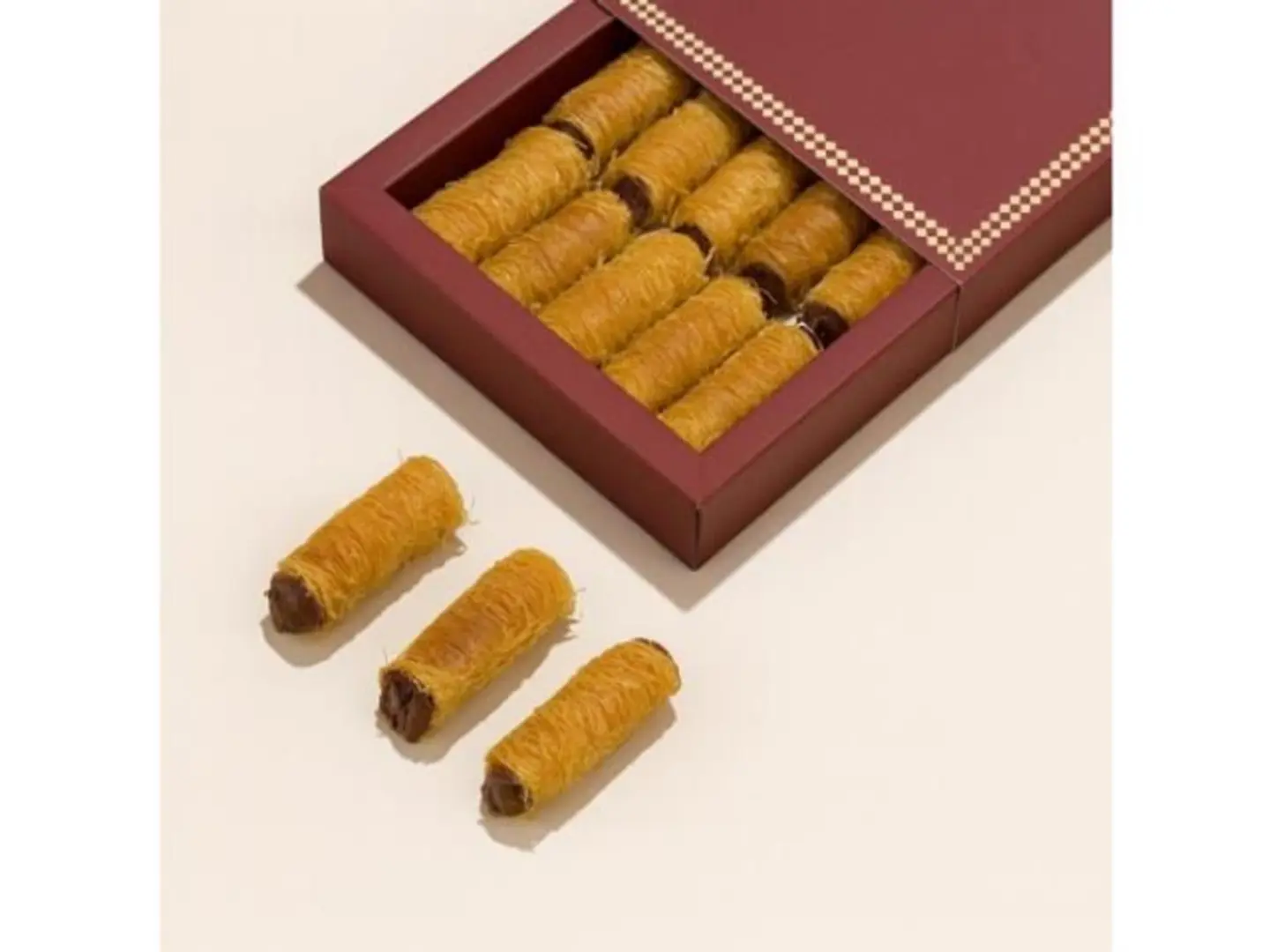 علبة كنافه اصابع قشطه صغير