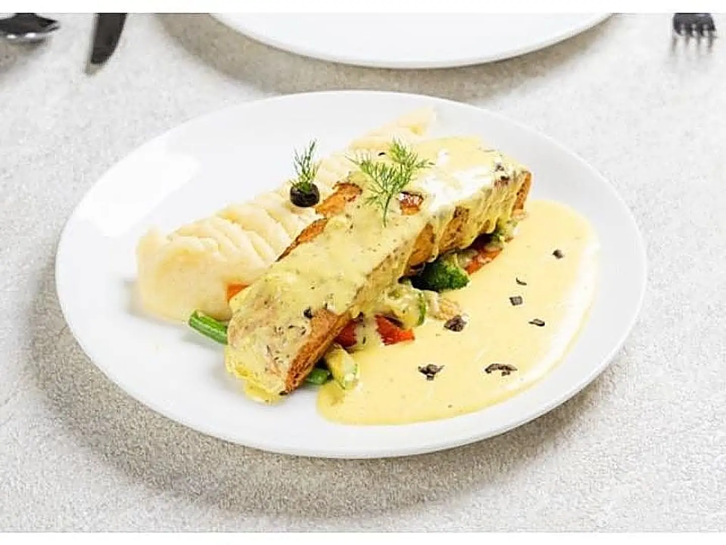 سالمون بصوص الزعفران